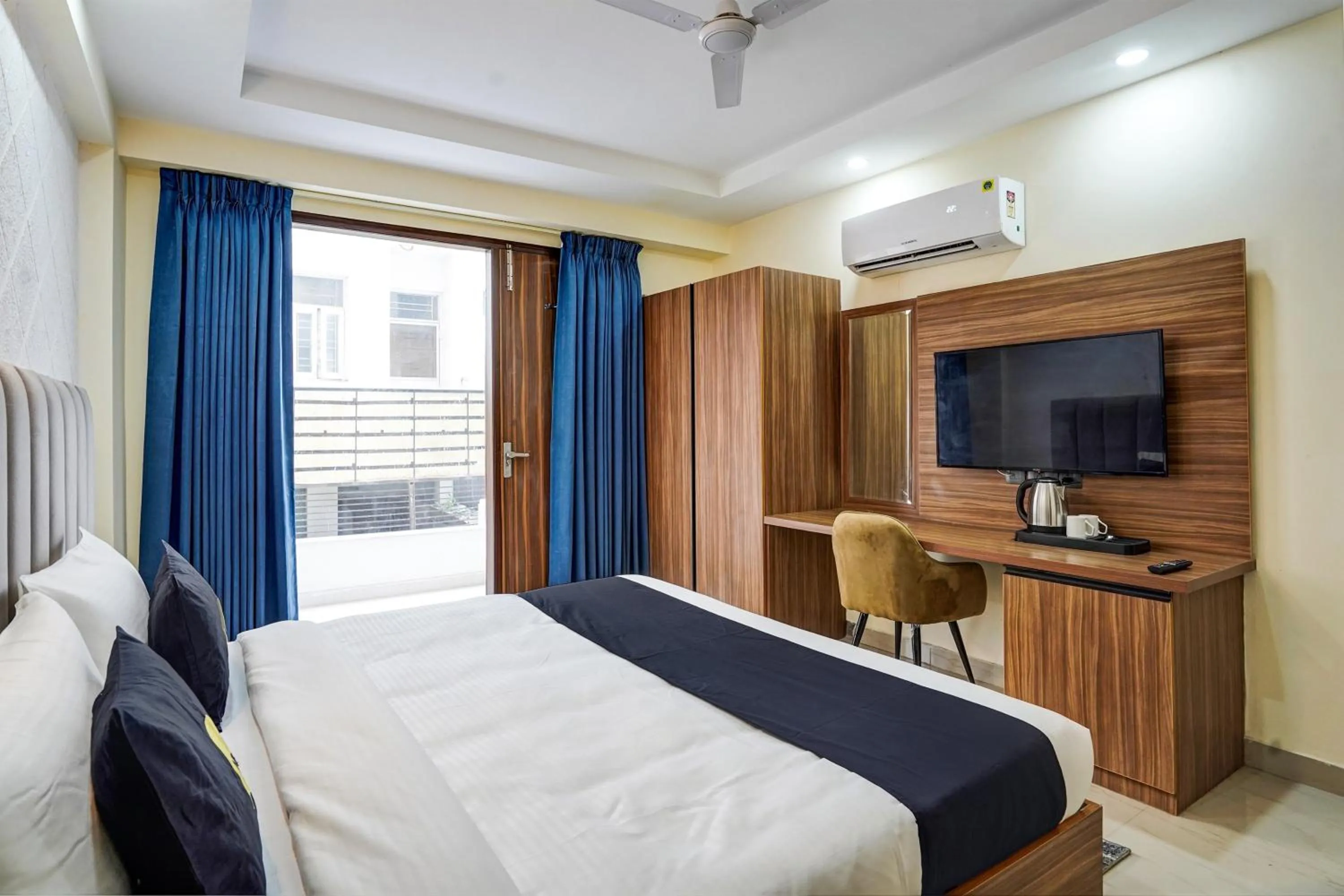 Bedroom, Bed in OYO Collection O DM 45