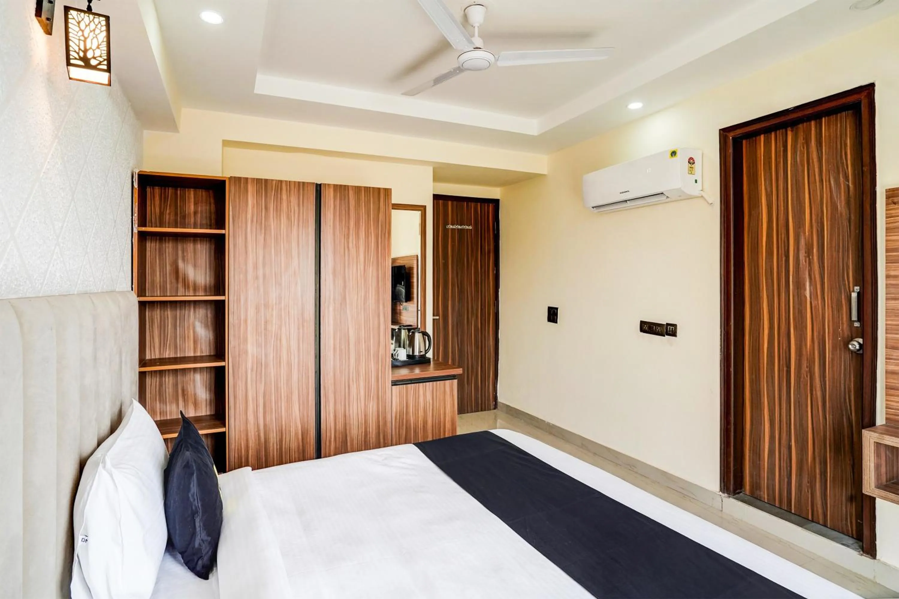 Bedroom, Bed in OYO Collection O DM 45