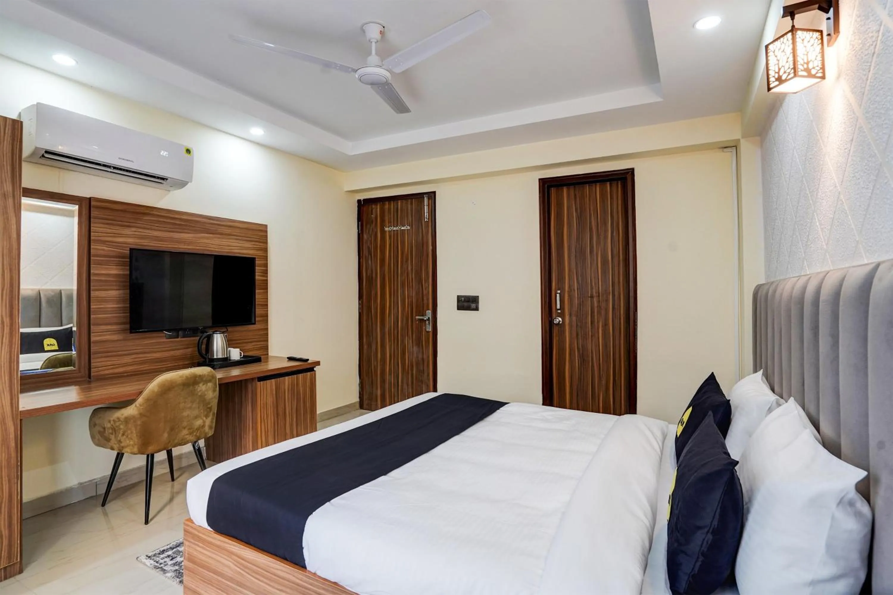 Bedroom, Bed in OYO Collection O DM 45