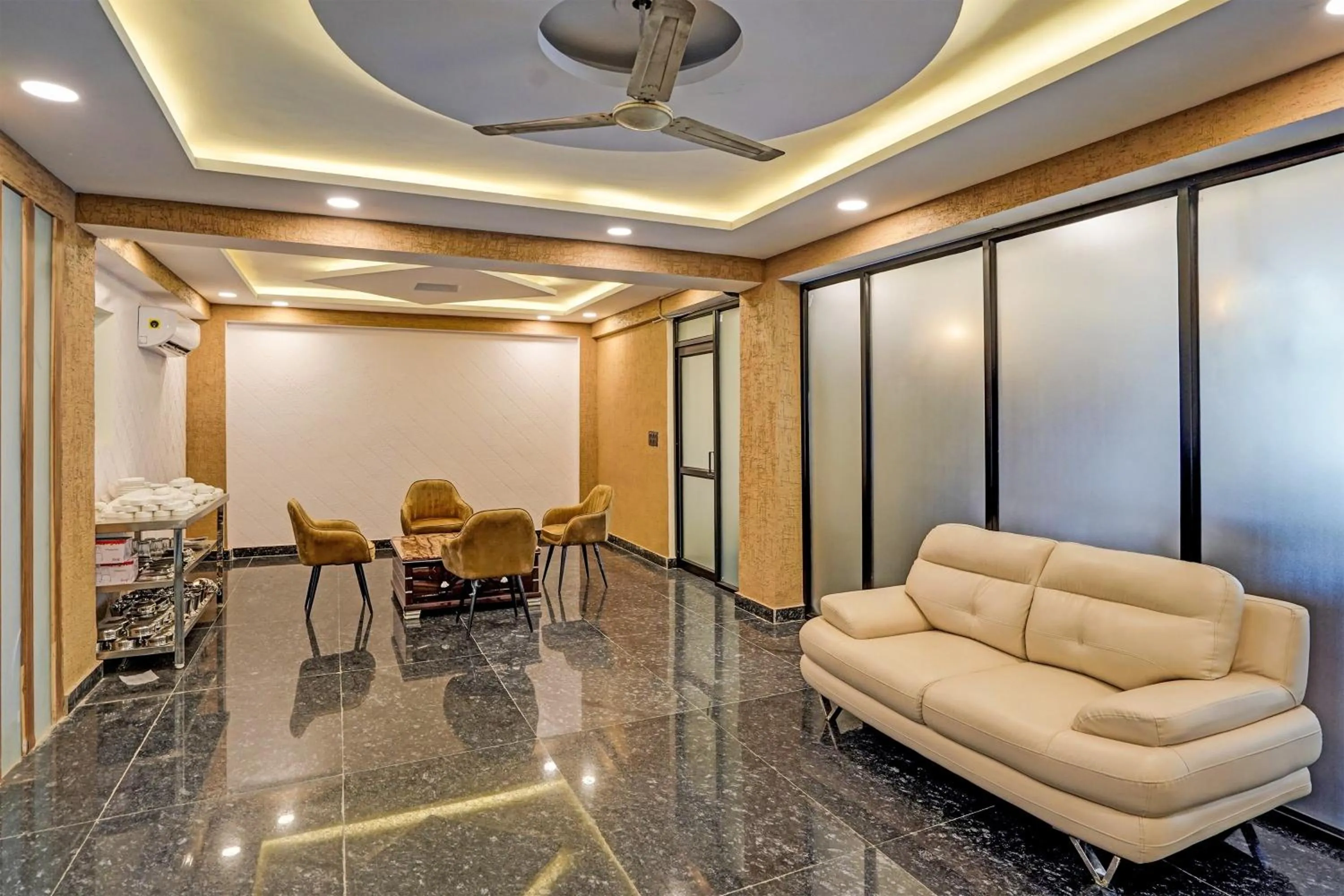 Restaurant/places to eat in OYO Collection O DM 45