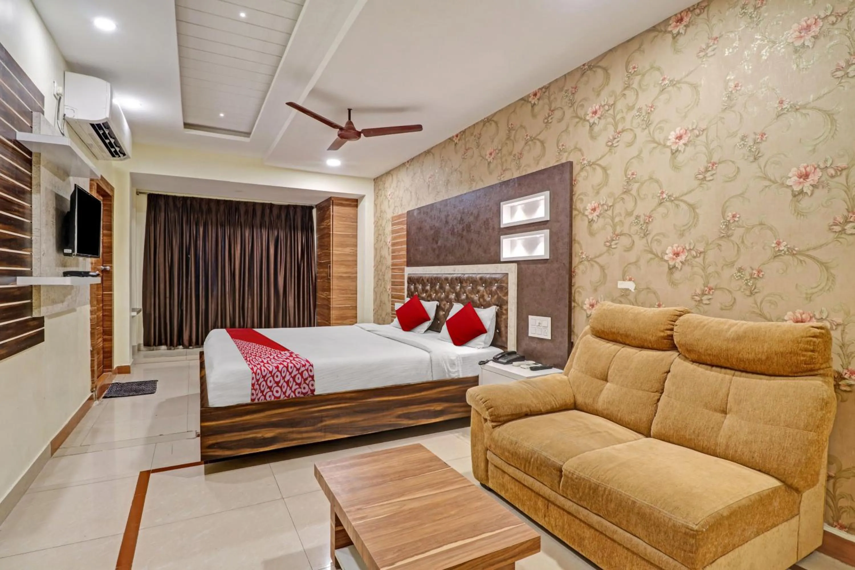 Bedroom in Hotel O Aditya Grand Inn