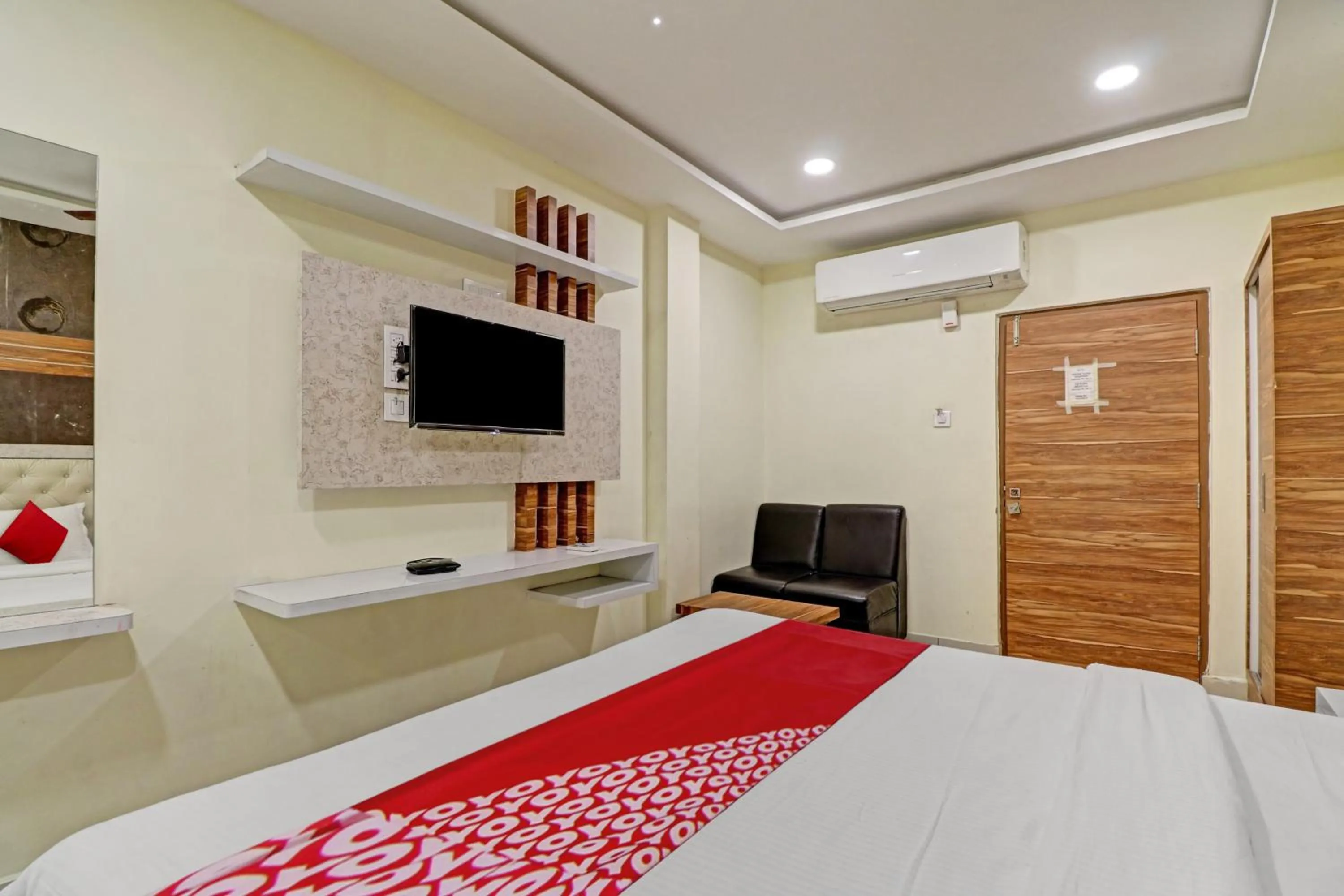 Bedroom in Hotel O Aditya Grand Inn