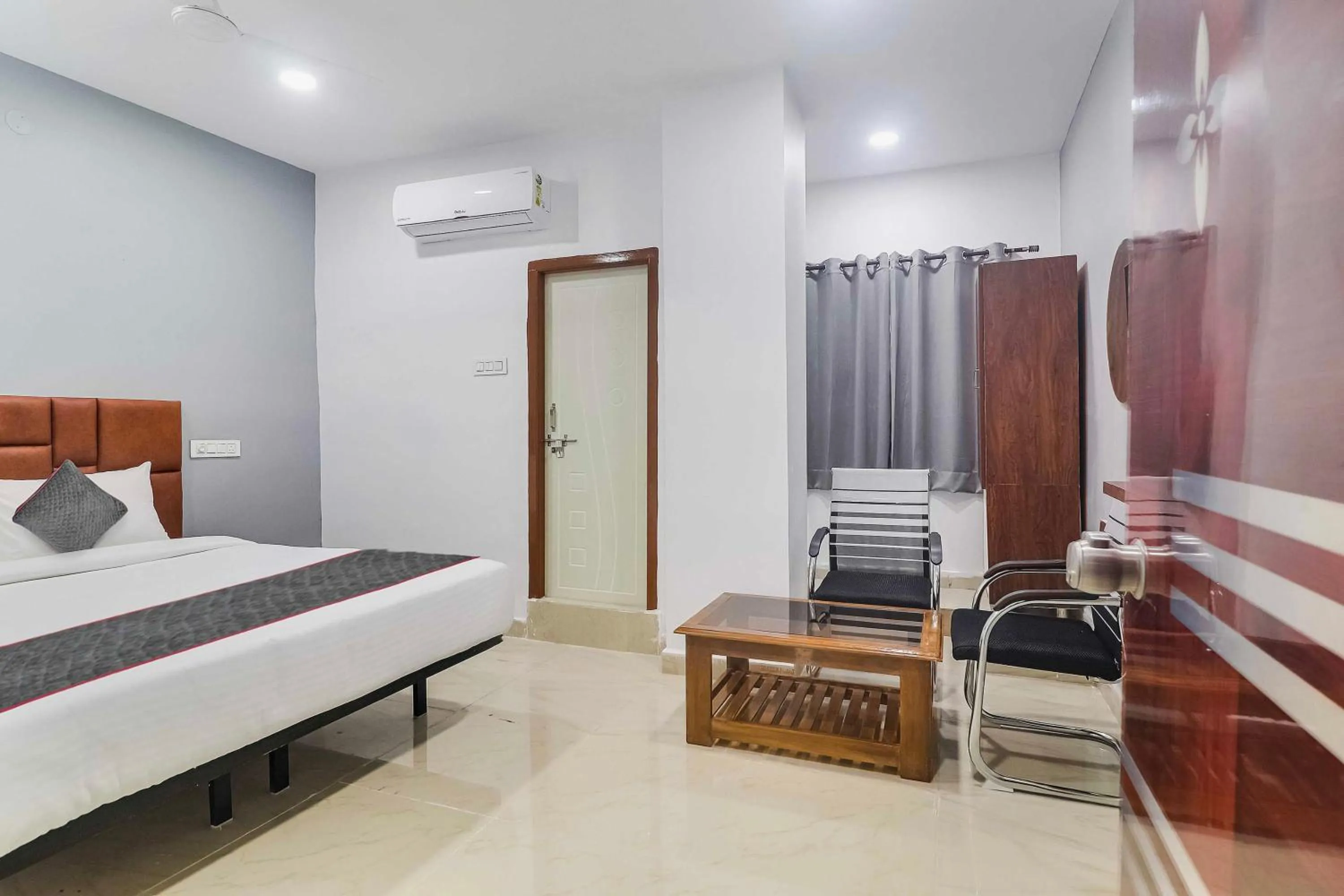 Bedroom in Townhouse Lavish Oak