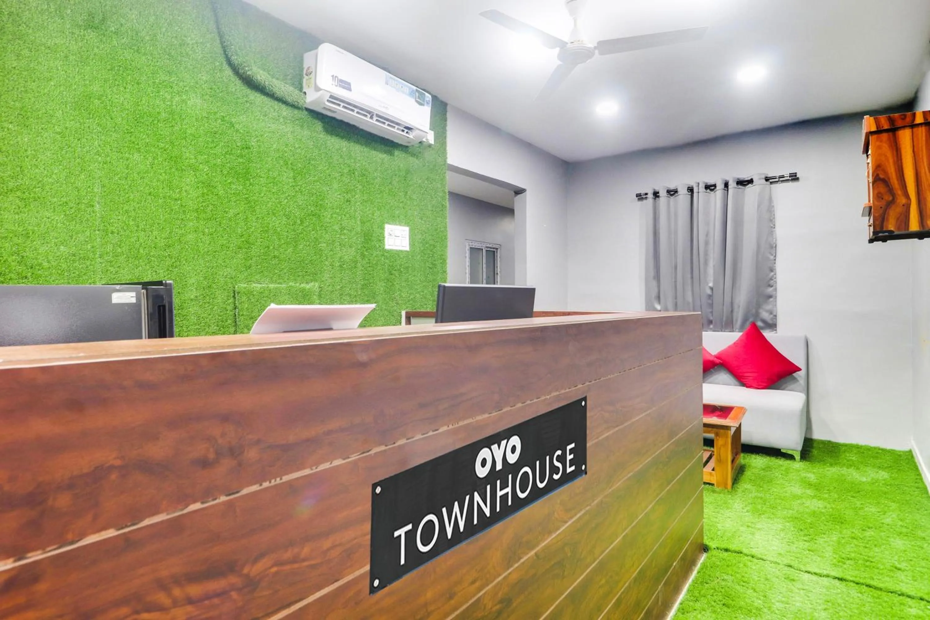 Lobby or reception in Townhouse Lavish Oak