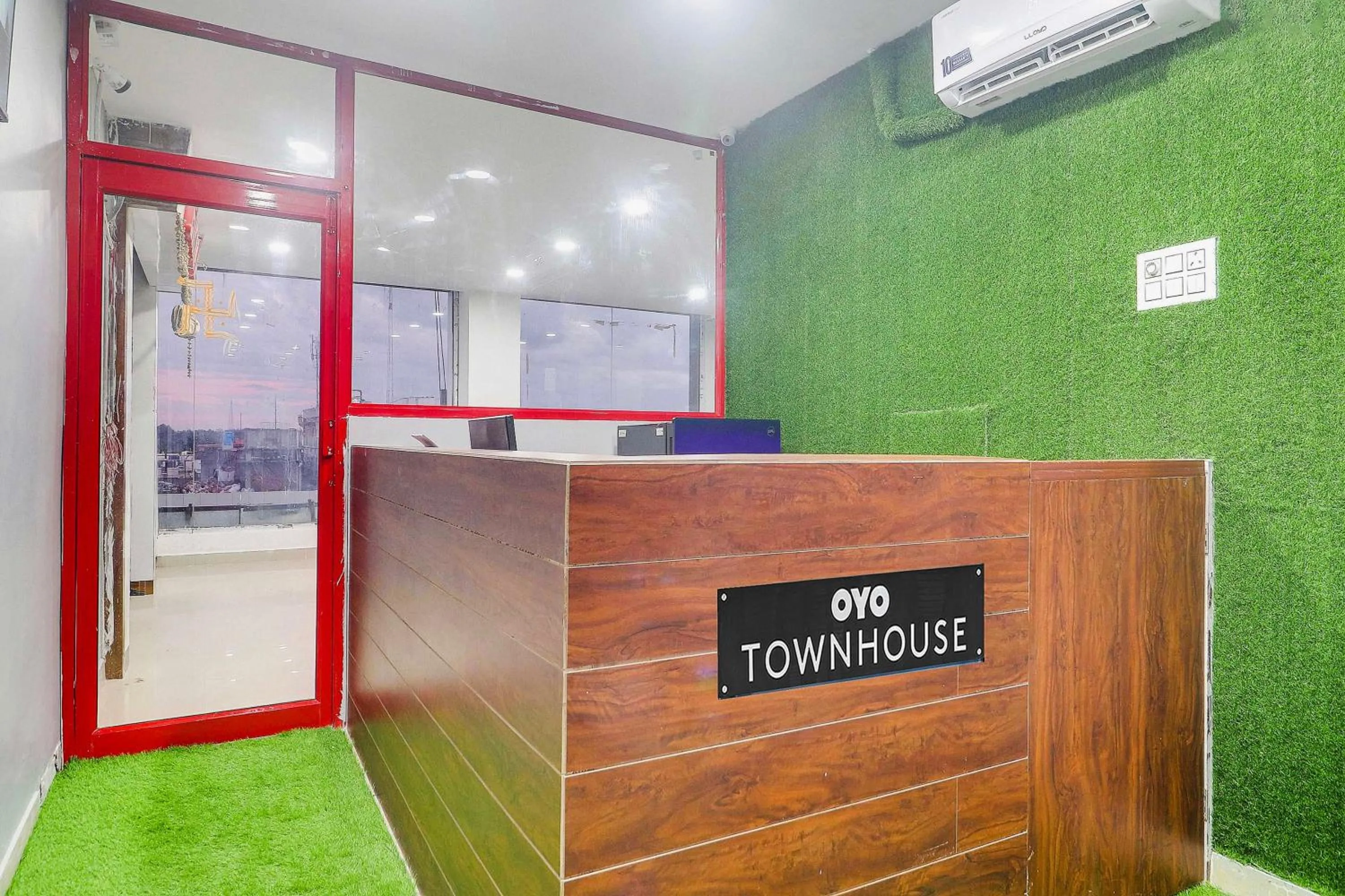 Lobby or reception in Townhouse Lavish Oak