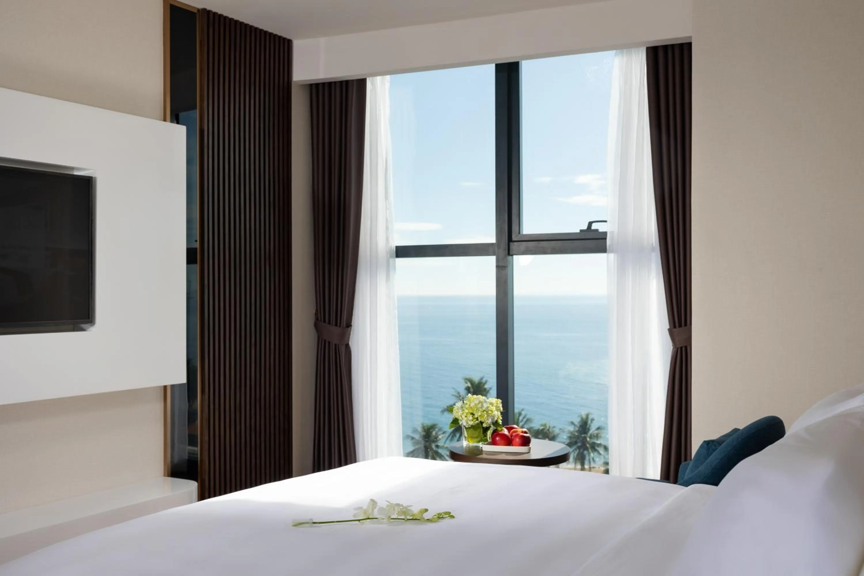 Sea view, Bed in Best Western Premier Marvella Nha Trang