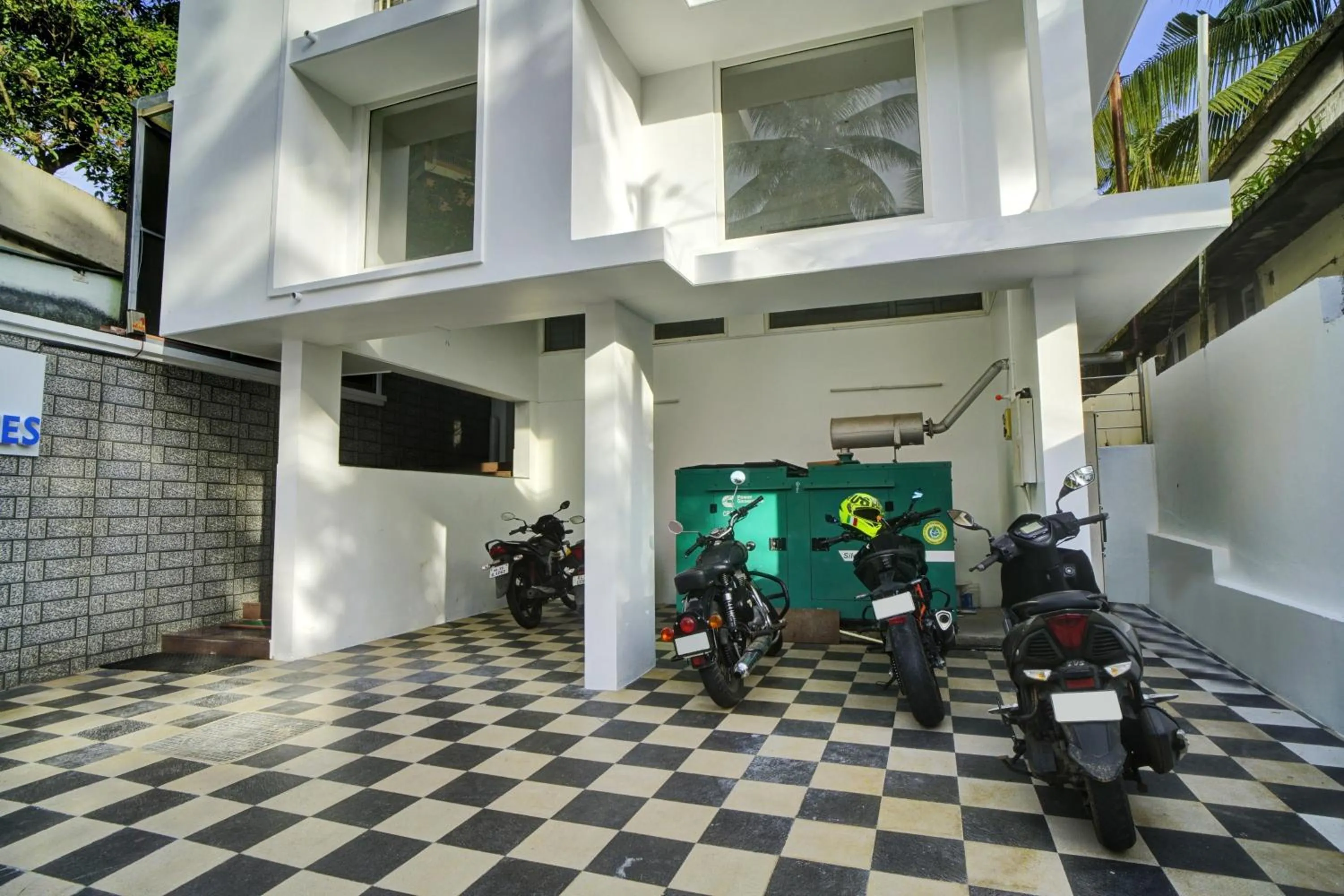 On site in Hotel O Crystal Executive Suites