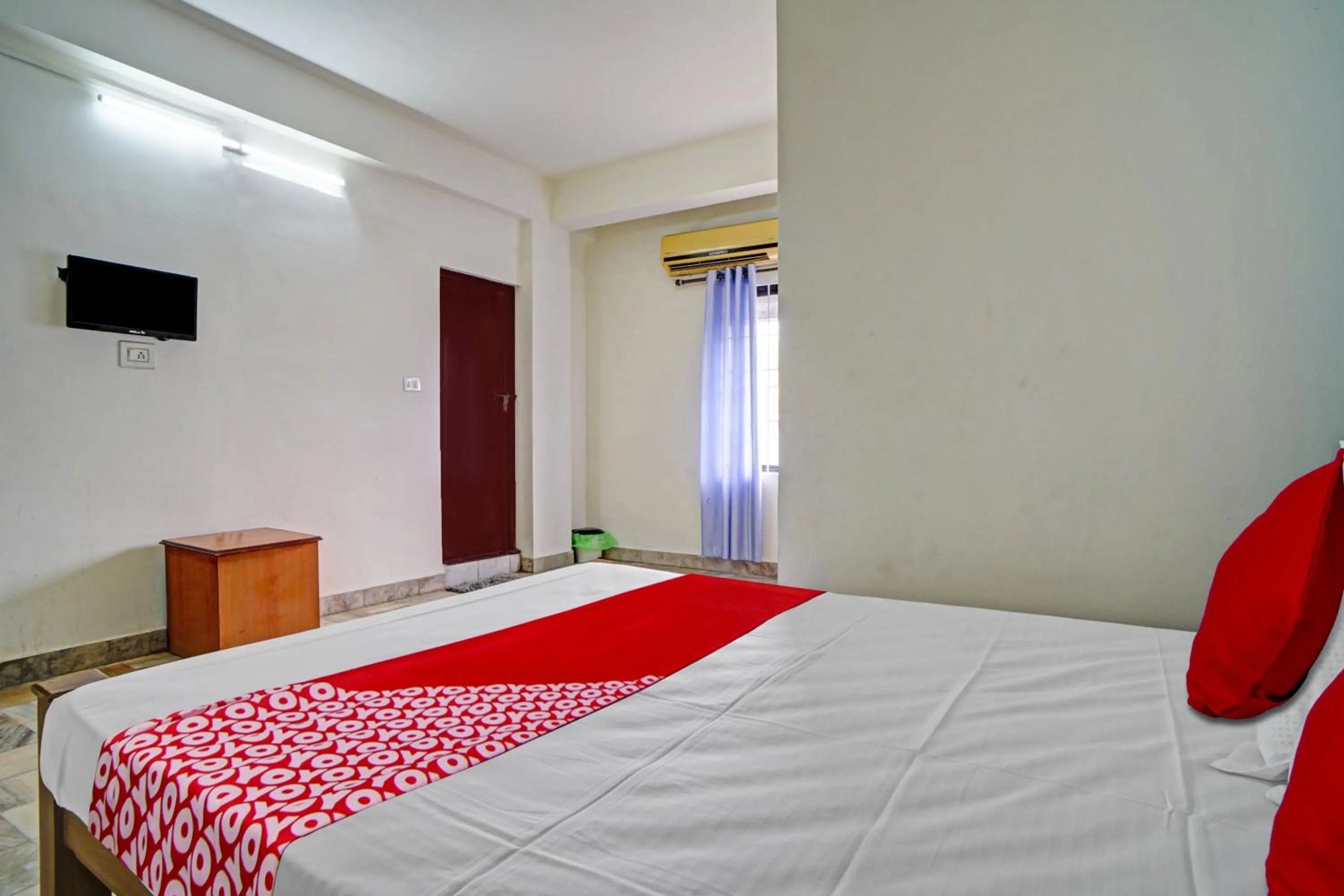 Bedroom, Bed in Hotel O Highway Inn