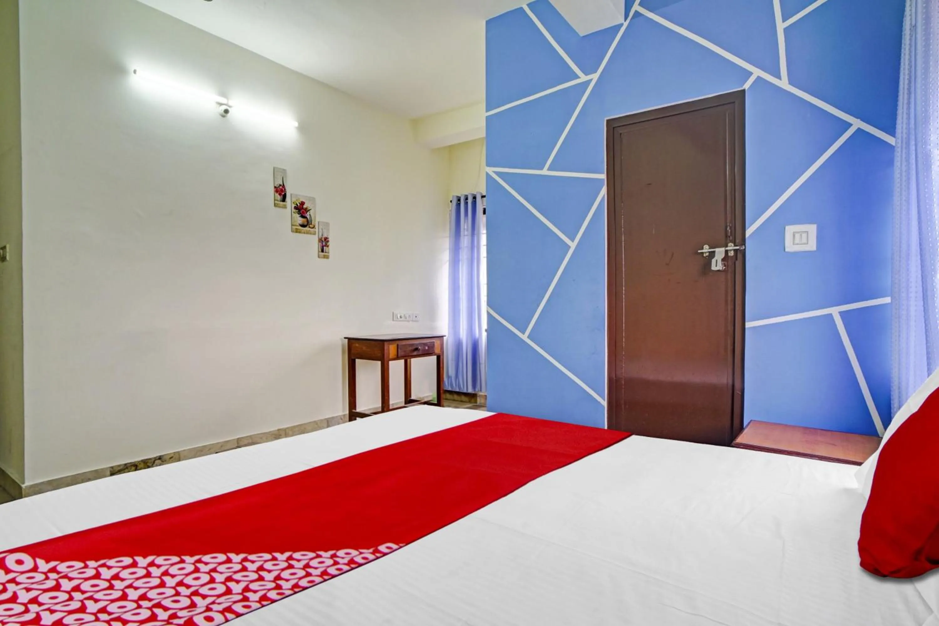 Bedroom, Bed in Hotel O Highway Inn