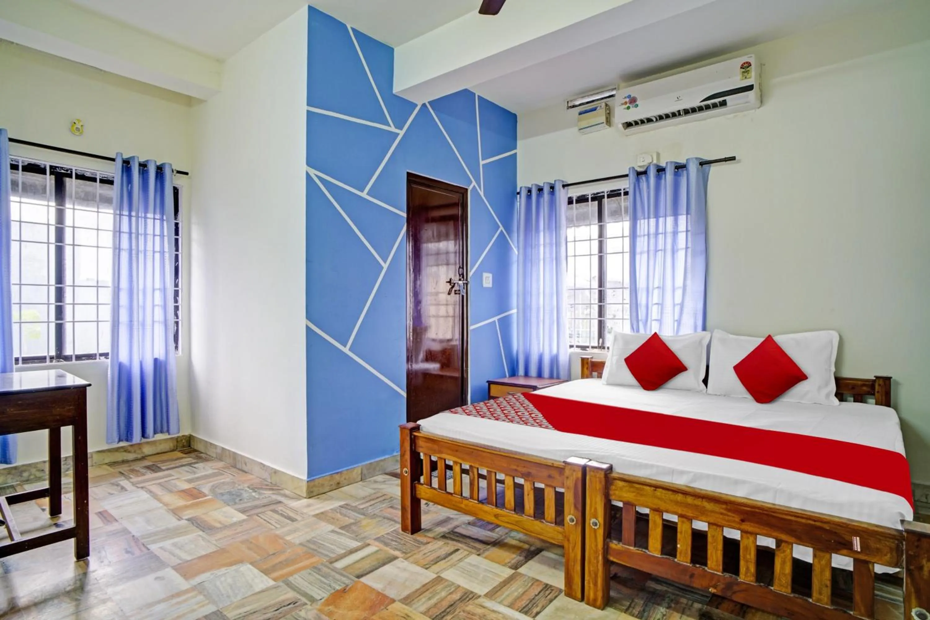 Bedroom, Bed in Hotel O Highway Inn