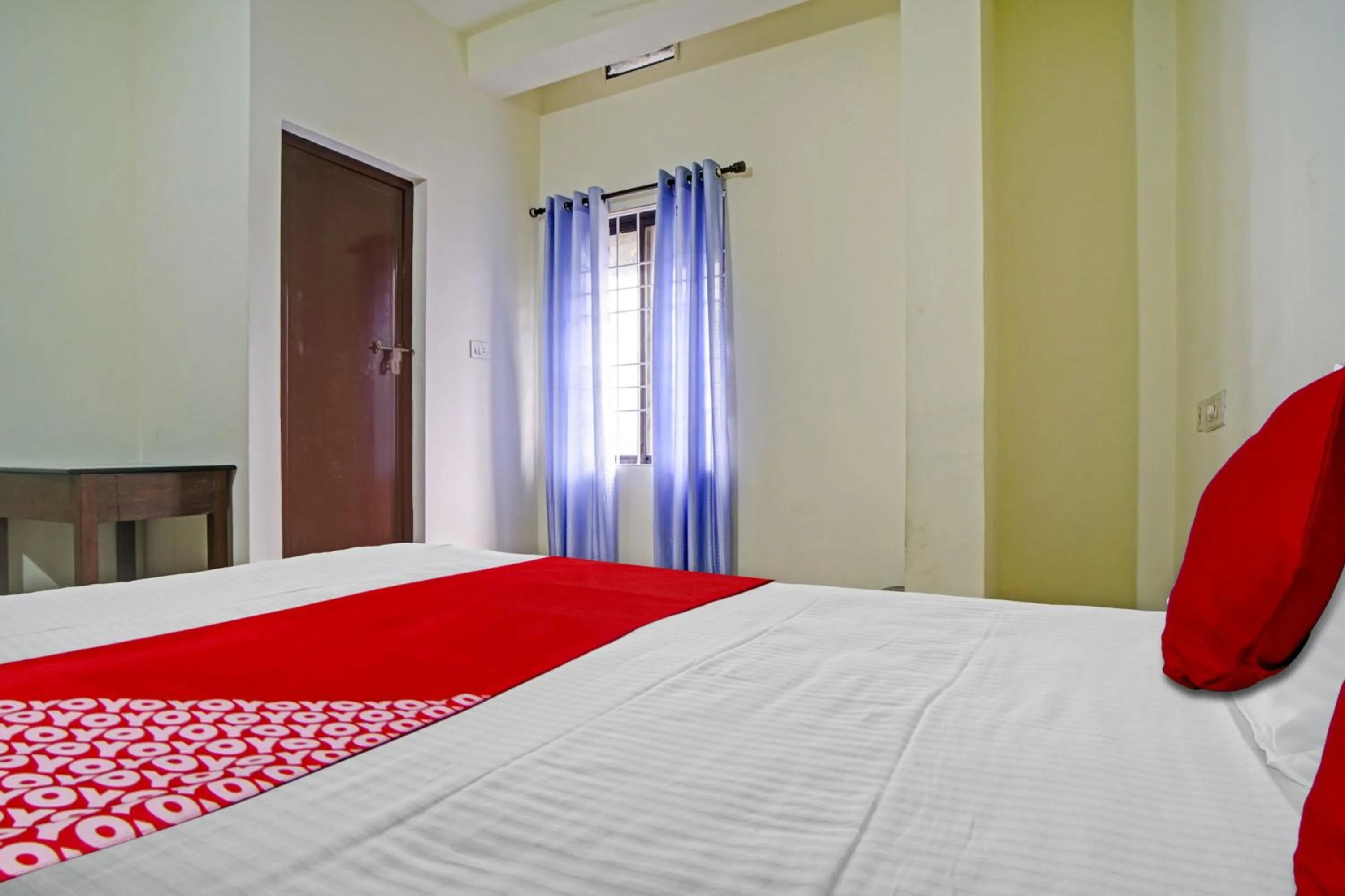 Bedroom, Bed in Hotel O Highway Inn