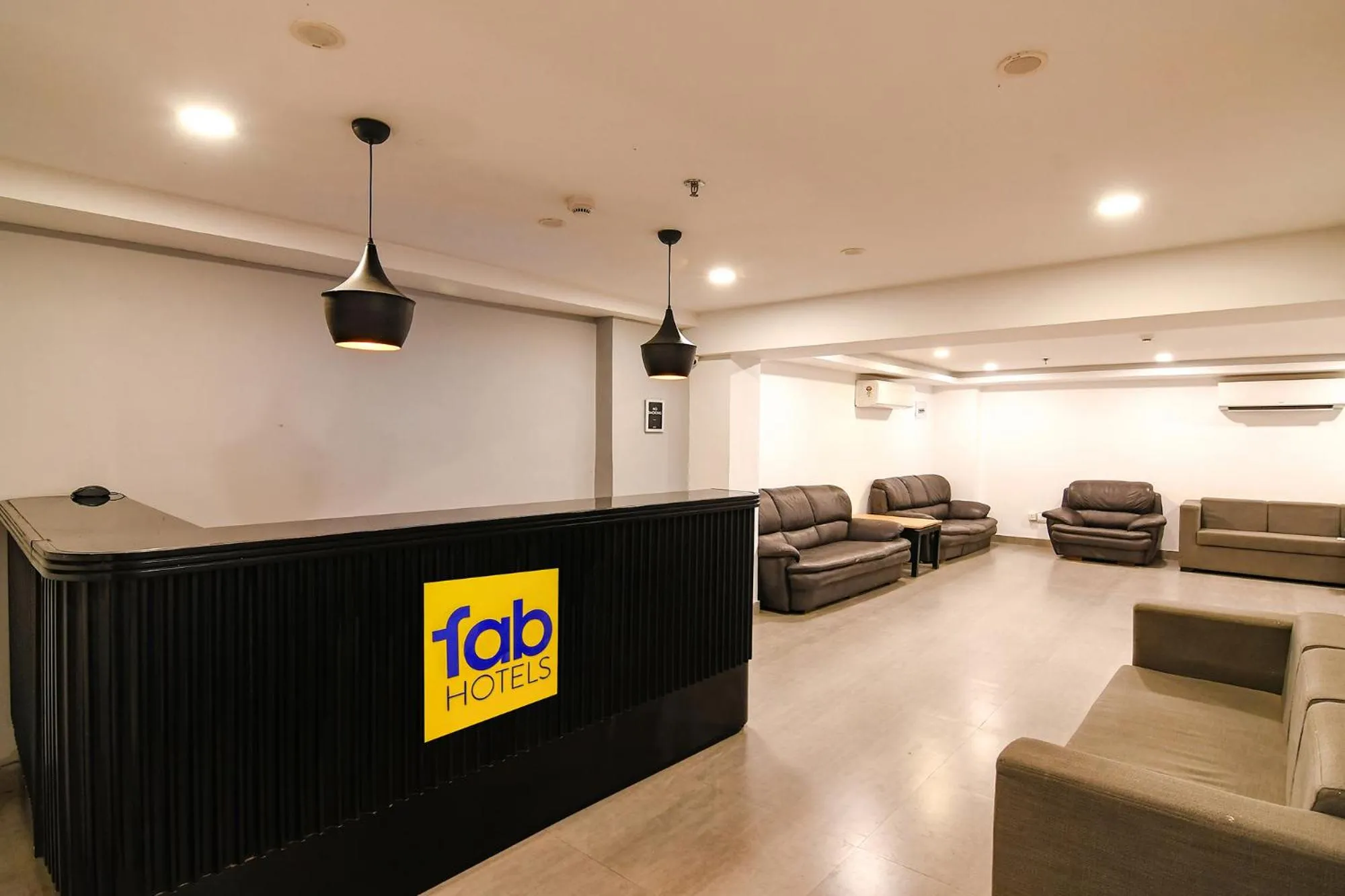 Lobby or reception in FabHotel Sayeeda International - 600m from Park Circus 7 Point