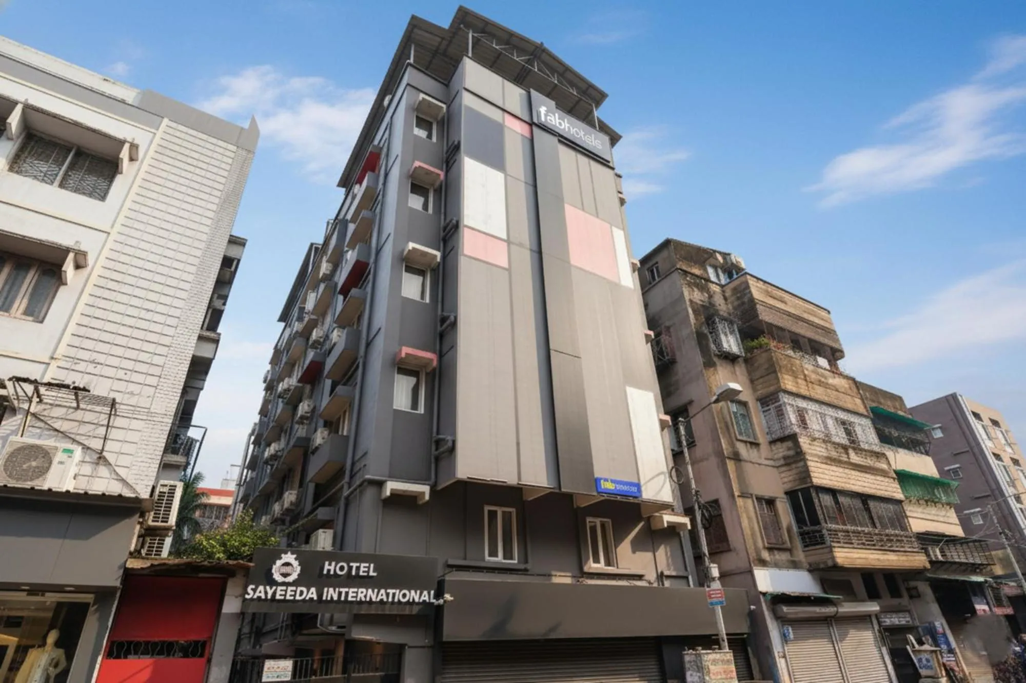 Property building in FabHotel Sayeeda International - 600m from Park Circus 7 Point