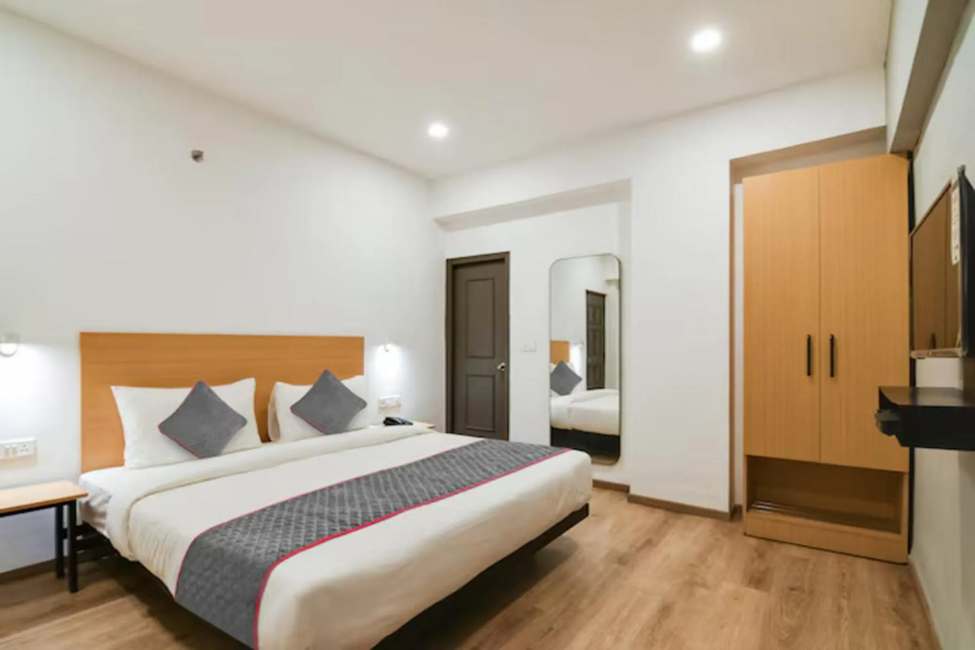 TV and multimedia, Bed in FabHotel Sayeeda International - 600m from Park Circus 7 Point