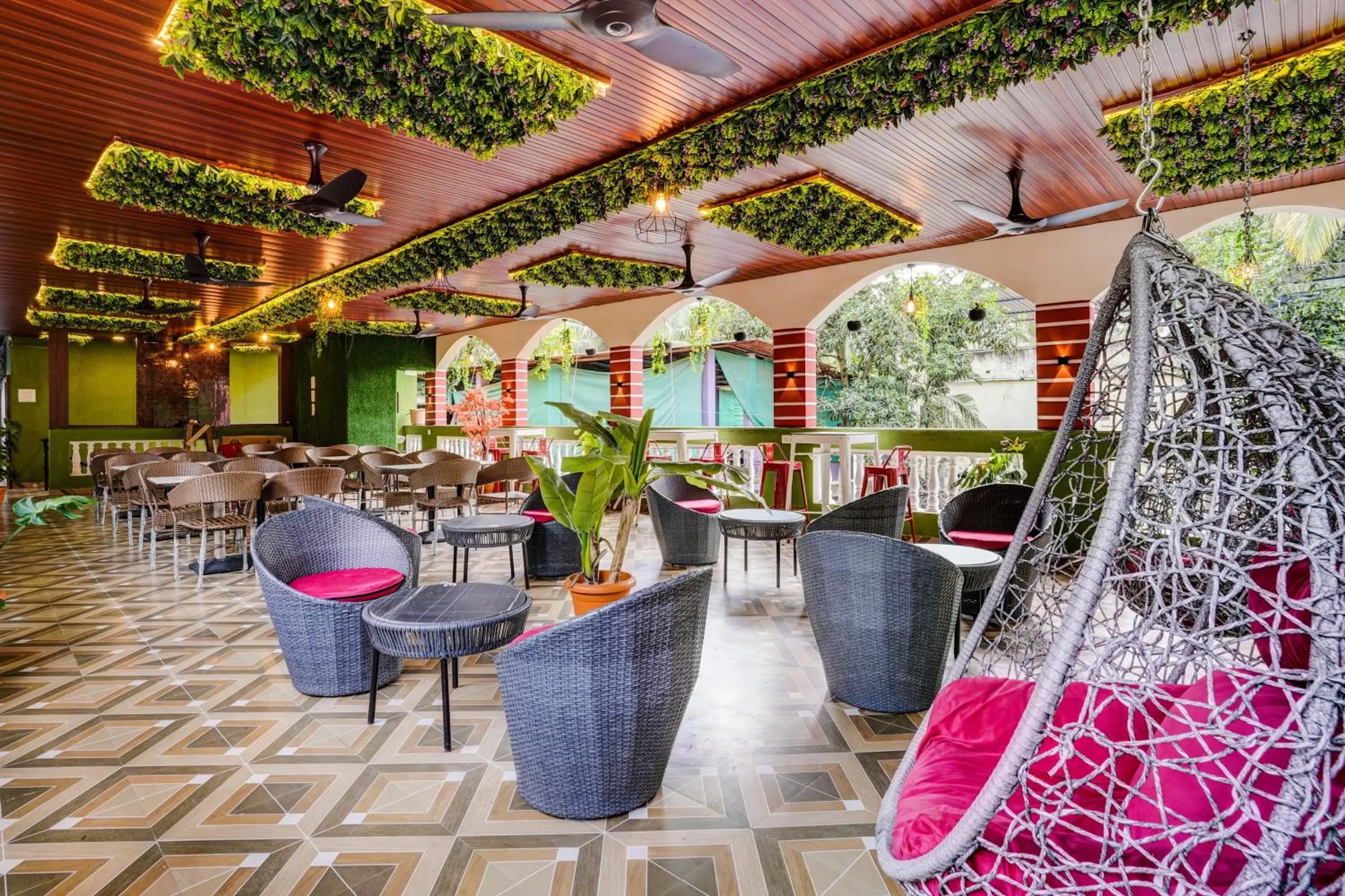 Restaurant/Places to Eat in Collection O Palm Springs Beach Resort