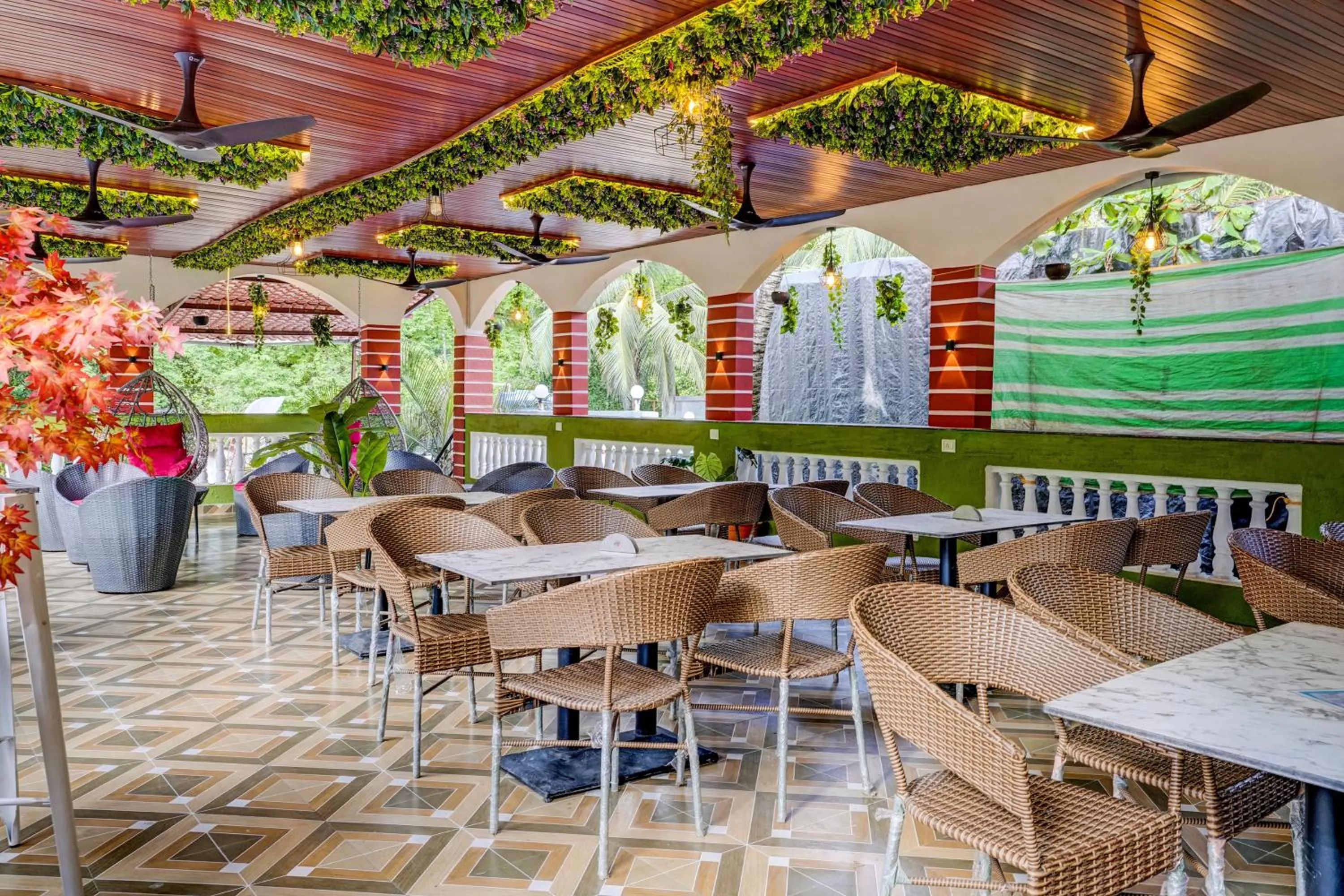 Restaurant/Places to Eat in Collection O Palm Springs Beach Resort