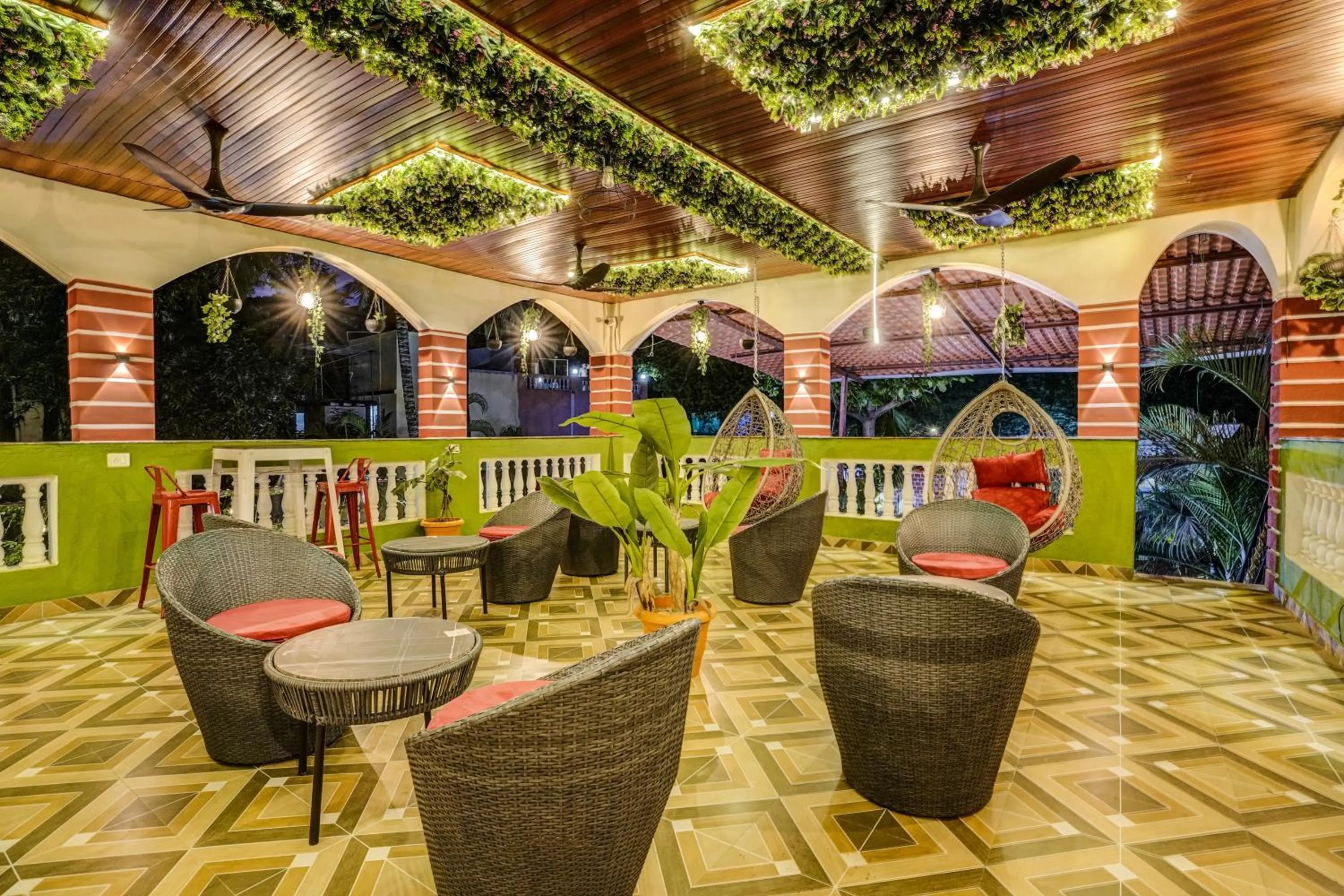 Dining area in Collection O Palm Springs Beach Resort