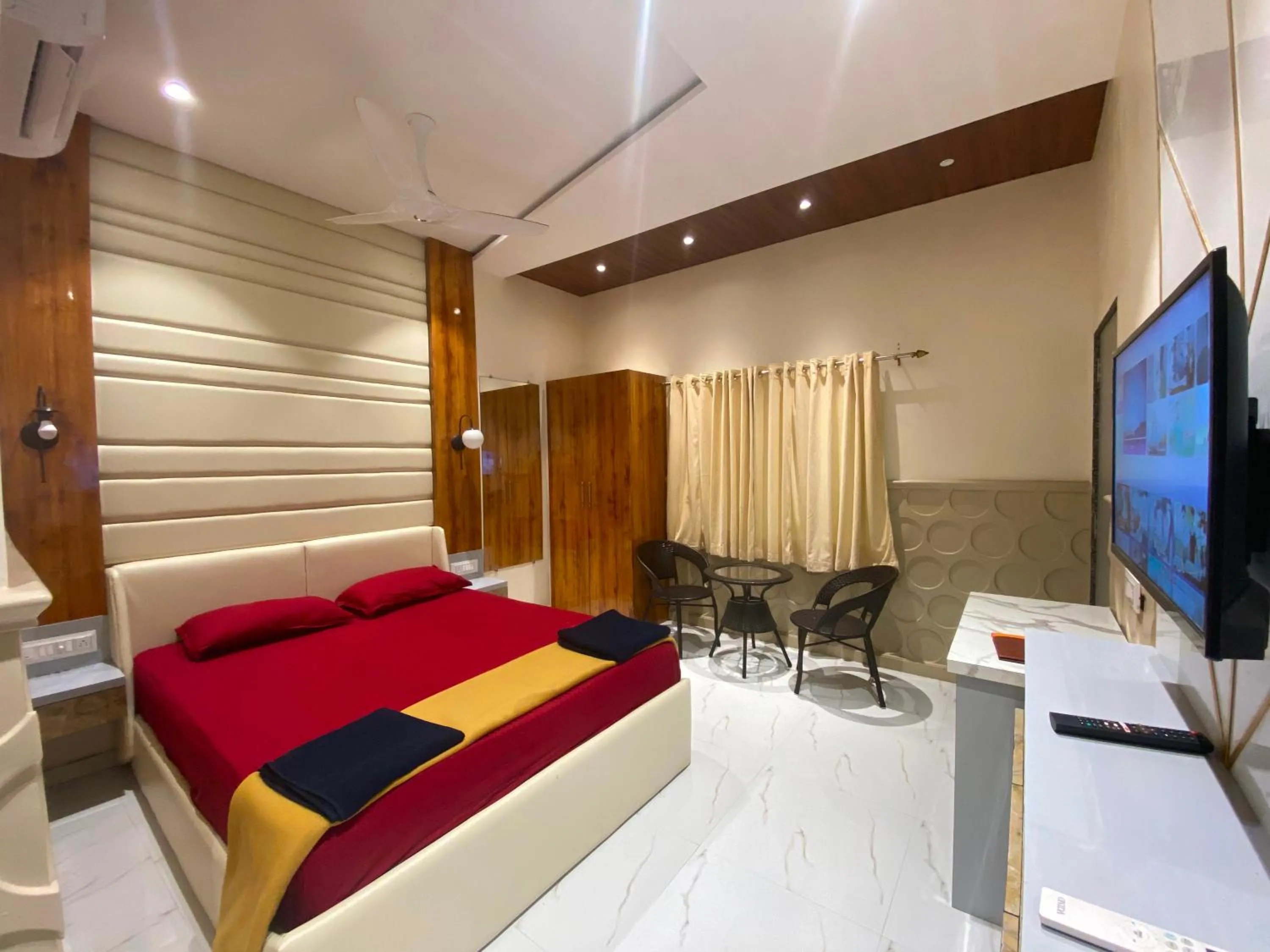 Bedroom in Collection O Palm Springs Beach Resort