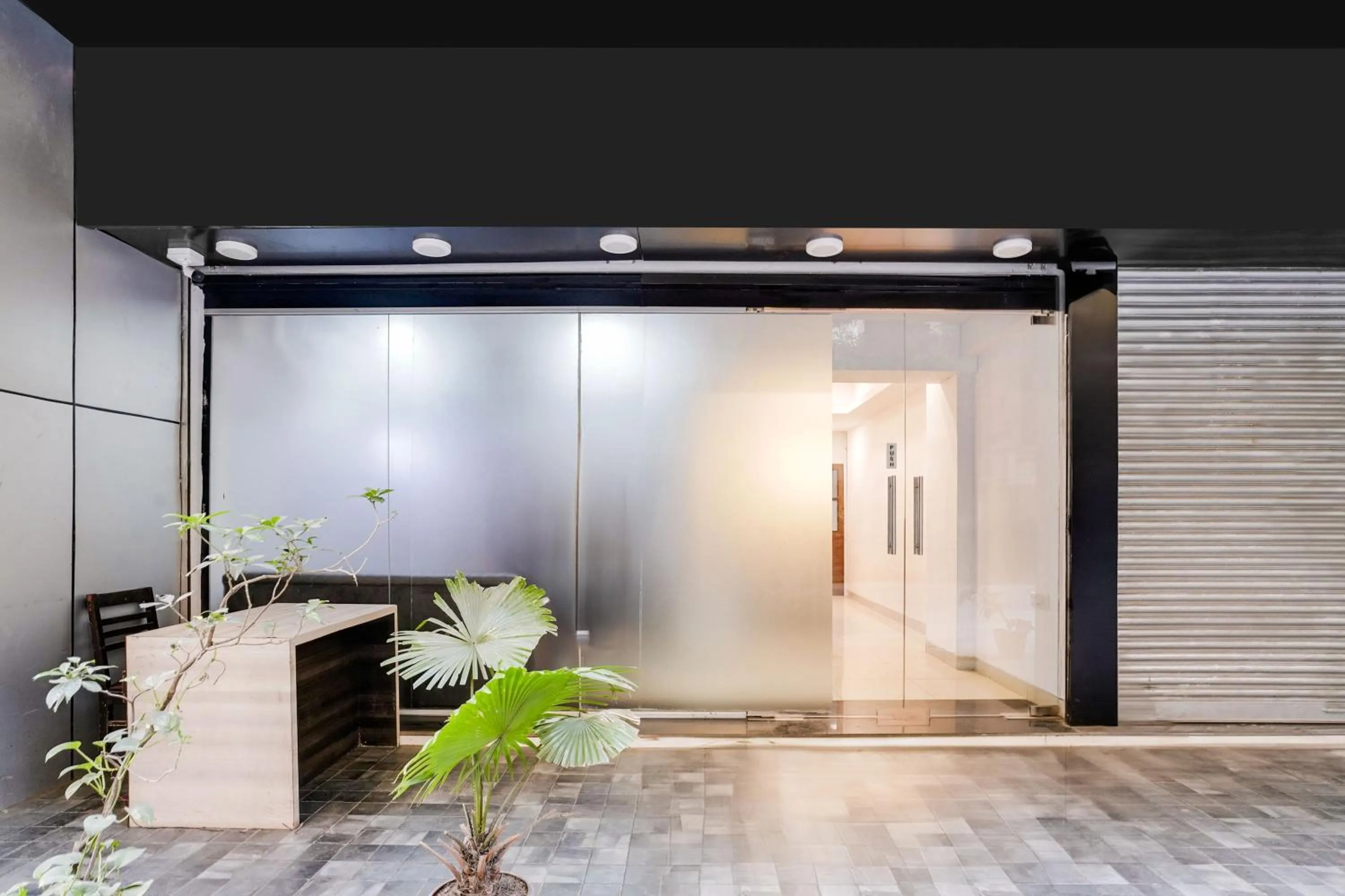 Facade/entrance in Super Townhouse Marol Near Mumbai Airport