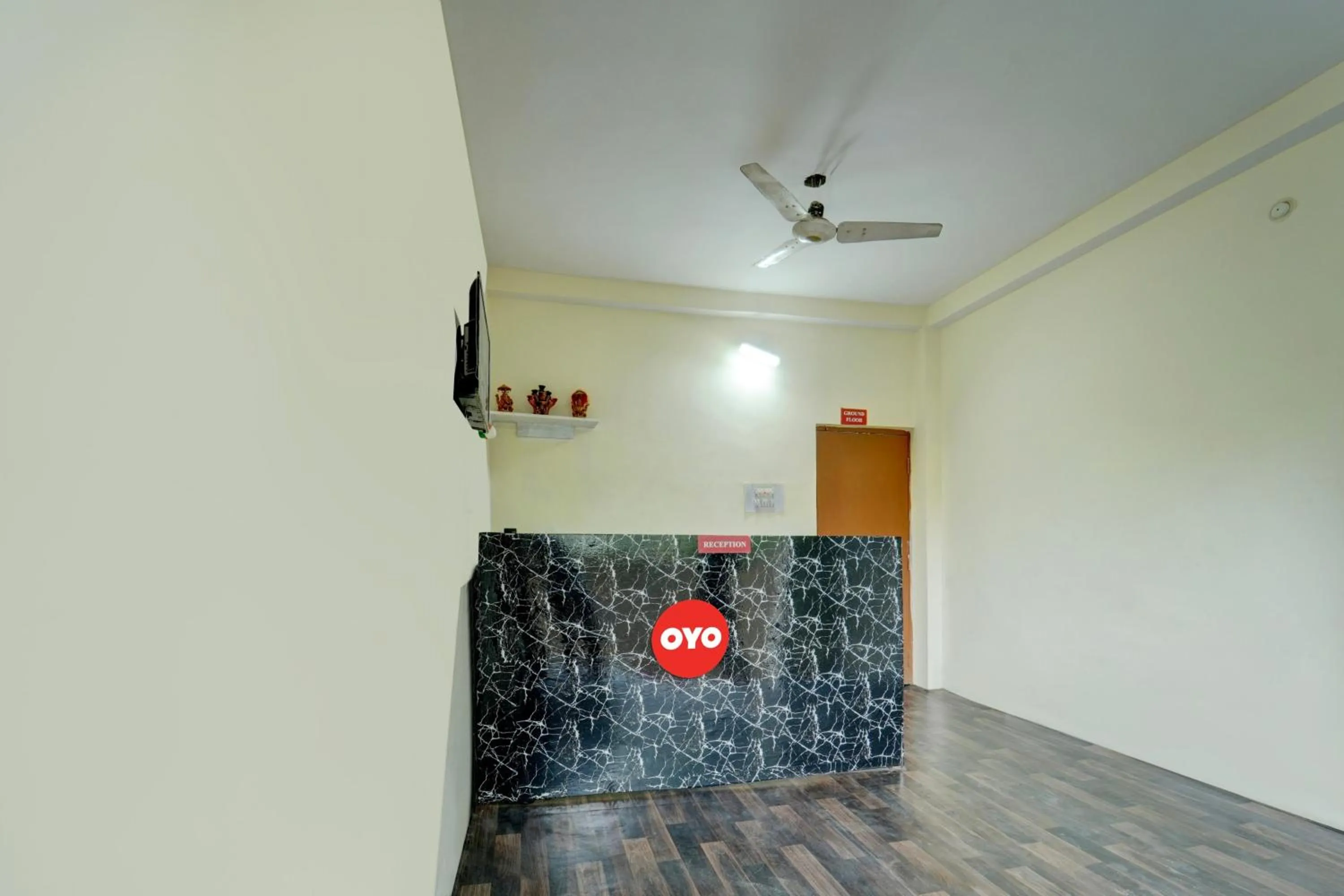 Lobby or reception in OYO Flagship Hotel Shubhmangalam