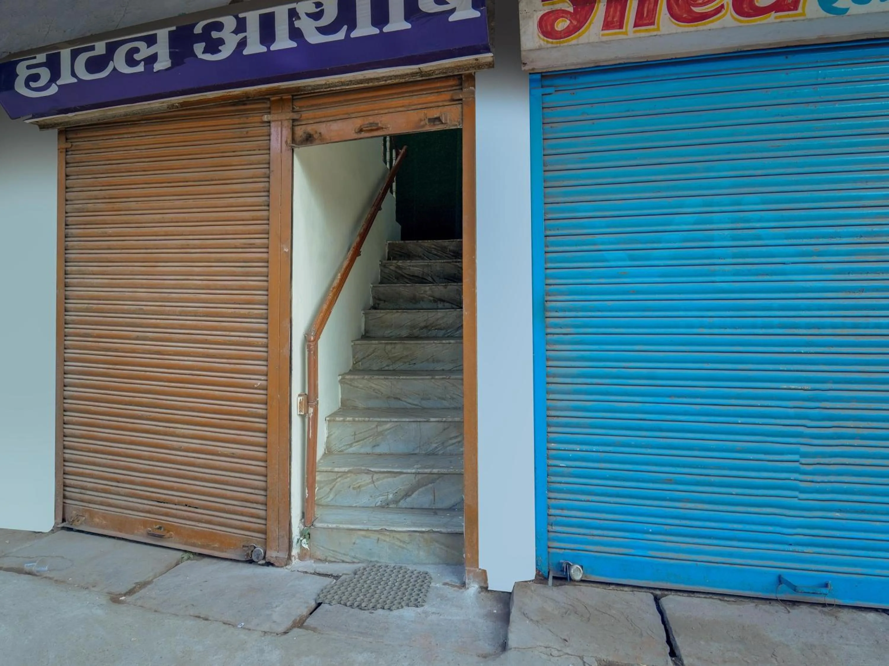 Facade/entrance in OYO Flagship Hotel Ashish Inn