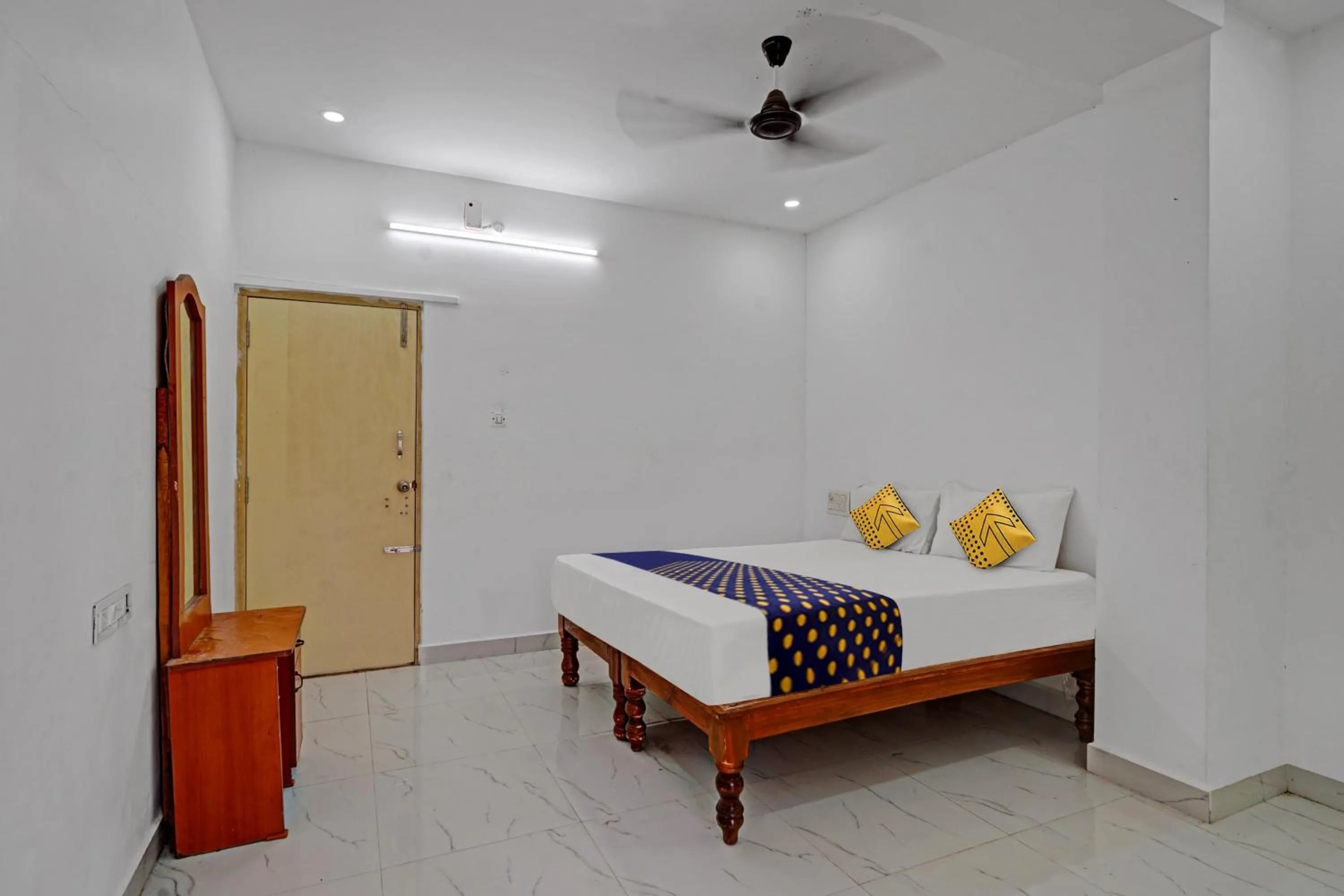 Bedroom, Bed in Hotel O SKP GRAND