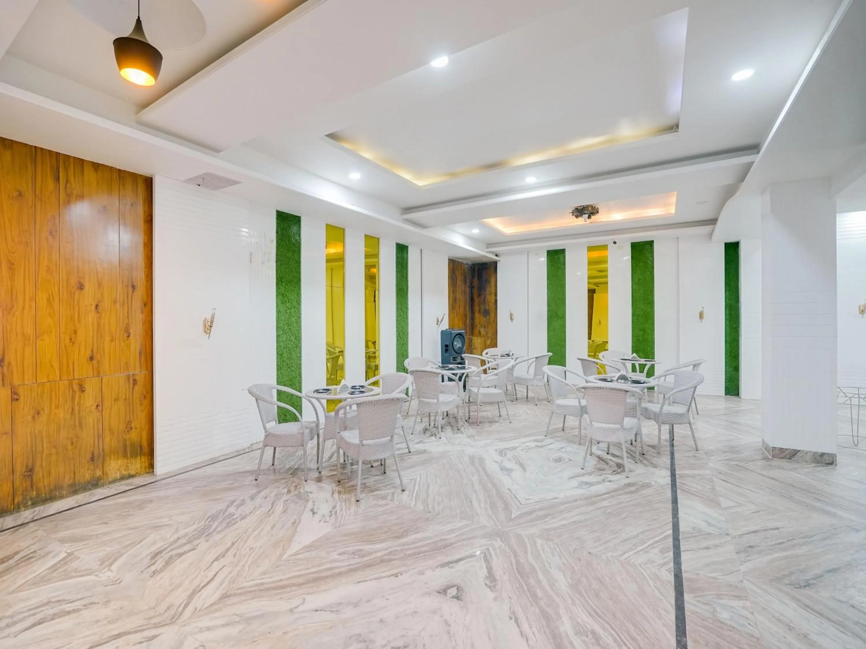 Restaurant/places to eat in Collection O Hotel Omni Bliss