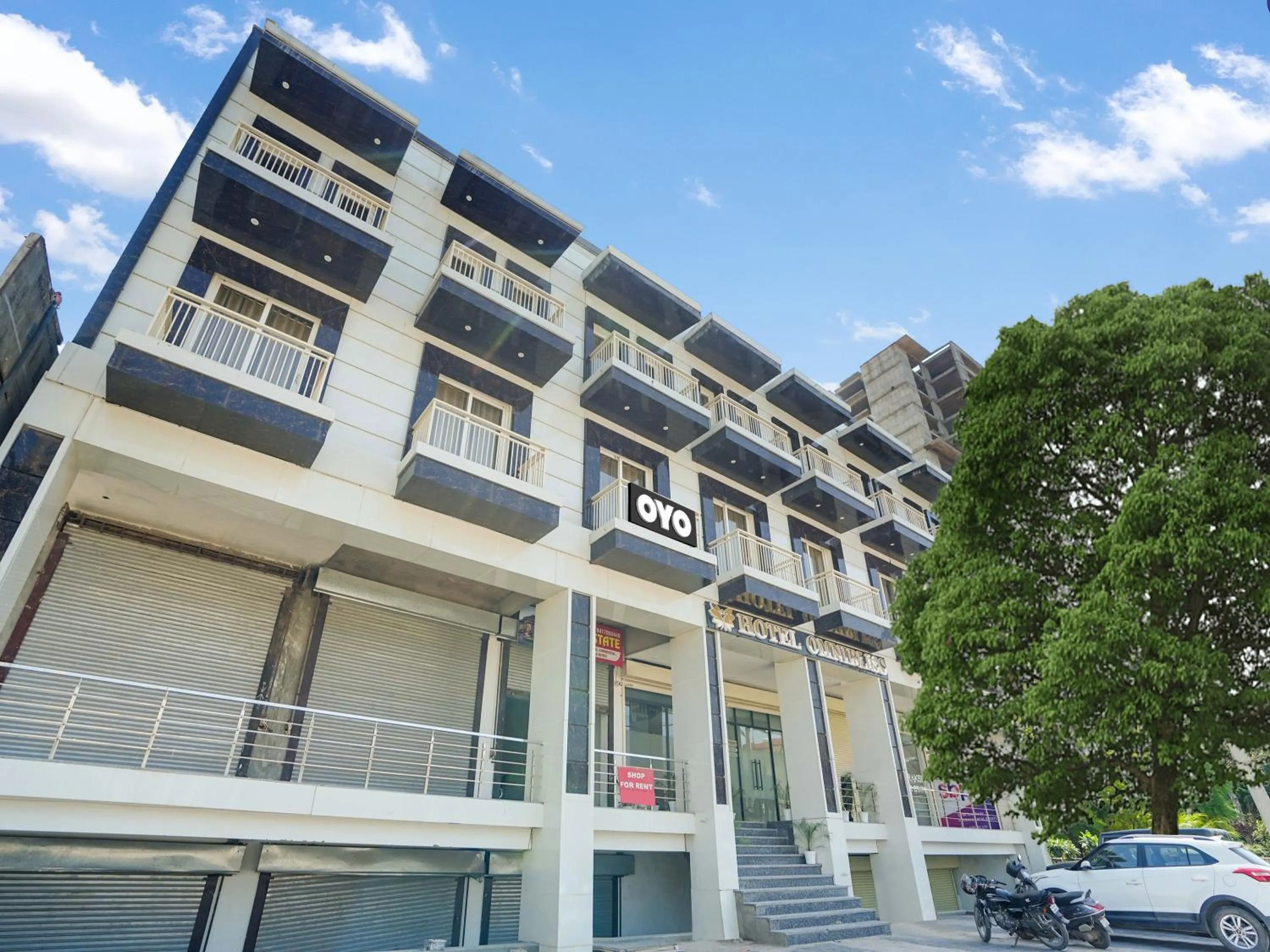 Facade/entrance, Property Building in Collection O Hotel Omni Bliss