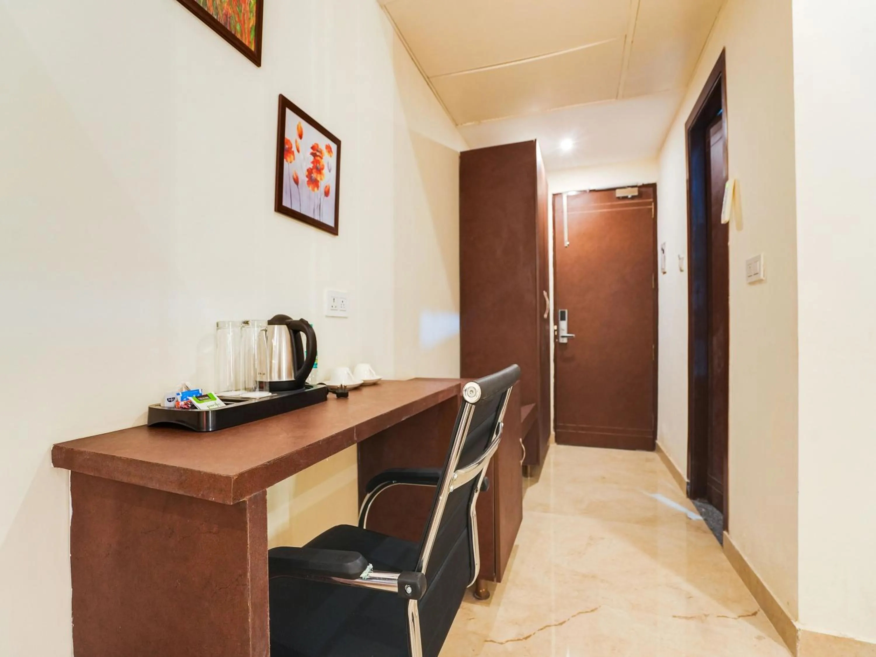 Bedroom, Kitchen/Kitchenette in Collection O Hotel Omni Bliss