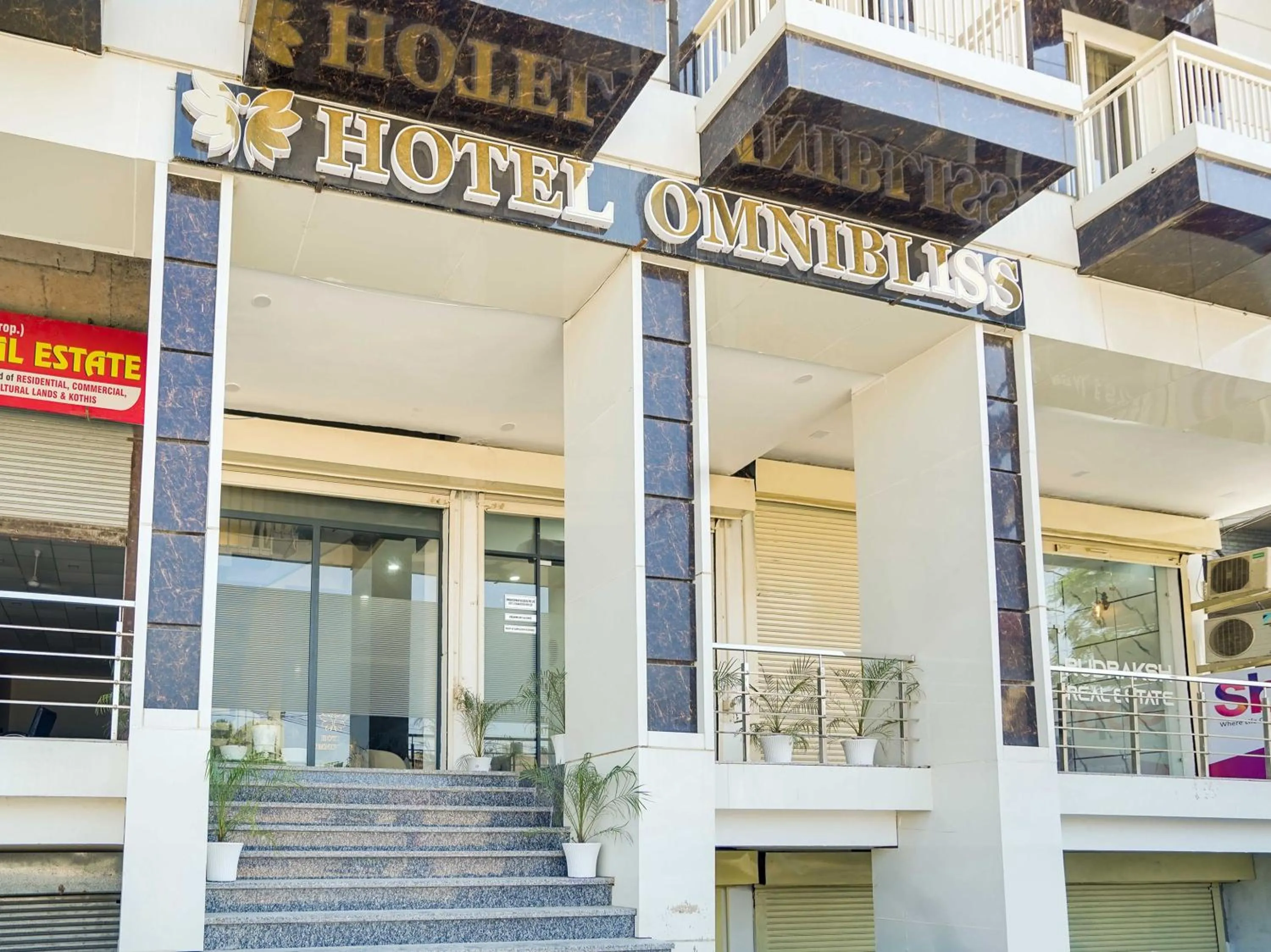 Facade/entrance, Property Building in Collection O Hotel Omni Bliss