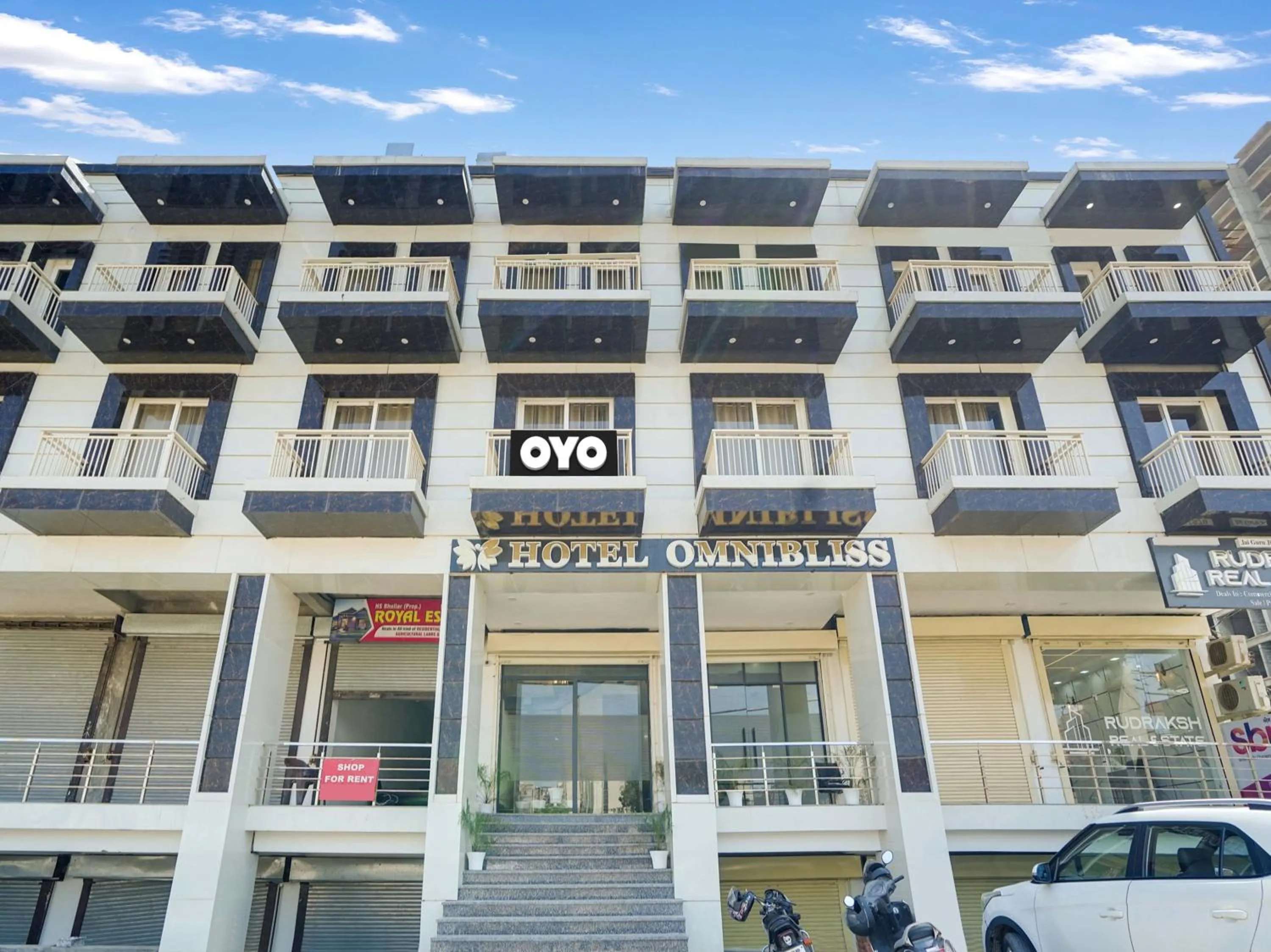 Facade/entrance, Property Building in Collection O Hotel Omni Bliss