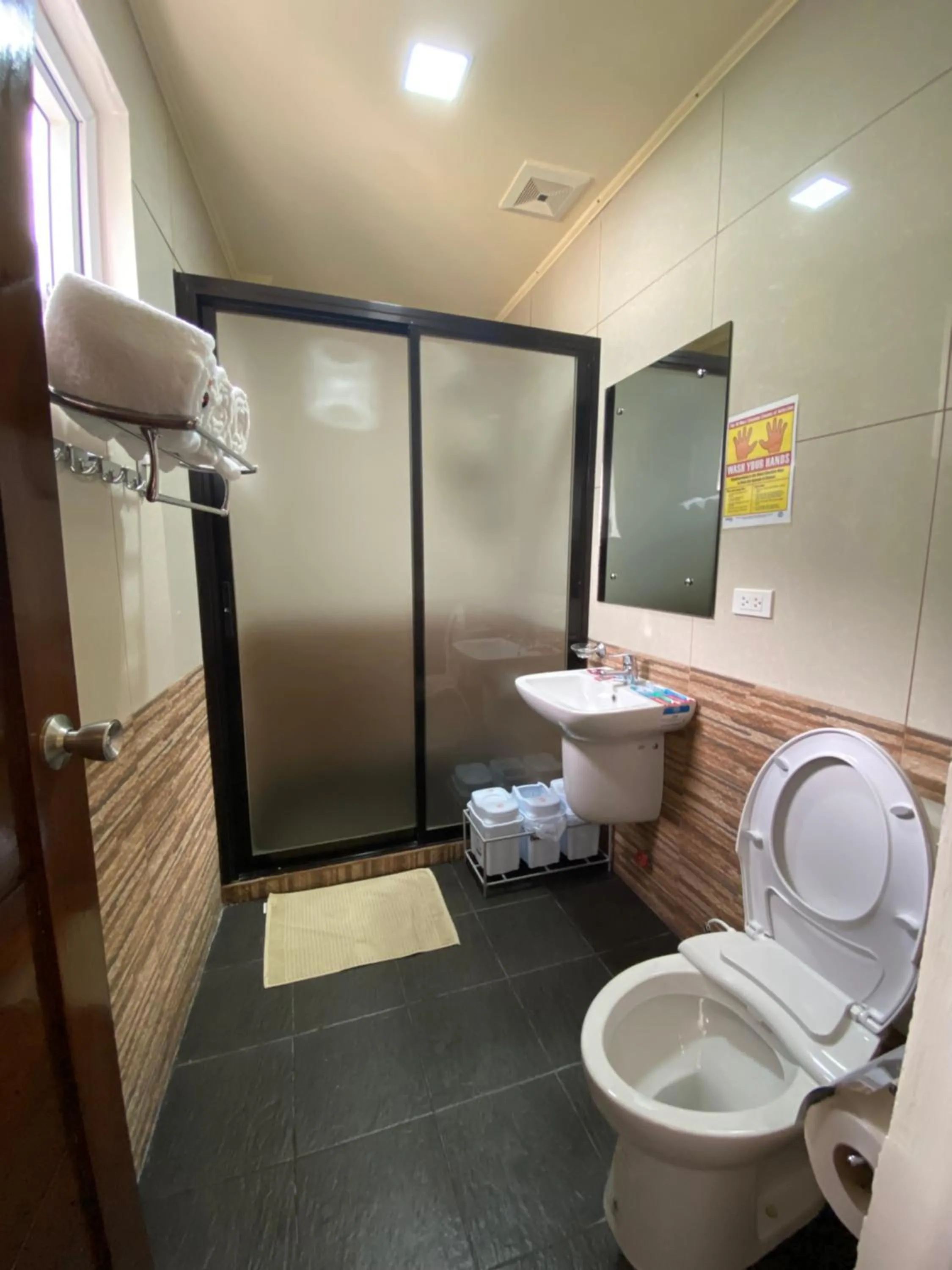 Bathroom in MinshukuKCS Hotel and Restaurant