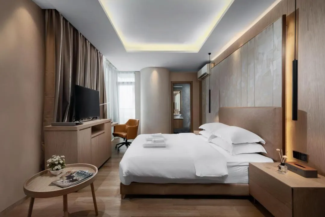 Bed in SF HOTEL Penthouse Residences