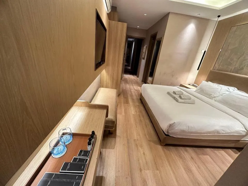 Bed in SF HOTEL Penthouse Residences