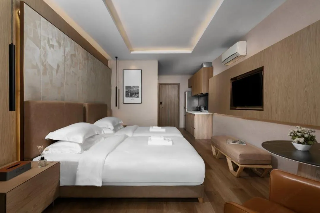 Bed in SF HOTEL Penthouse Residences