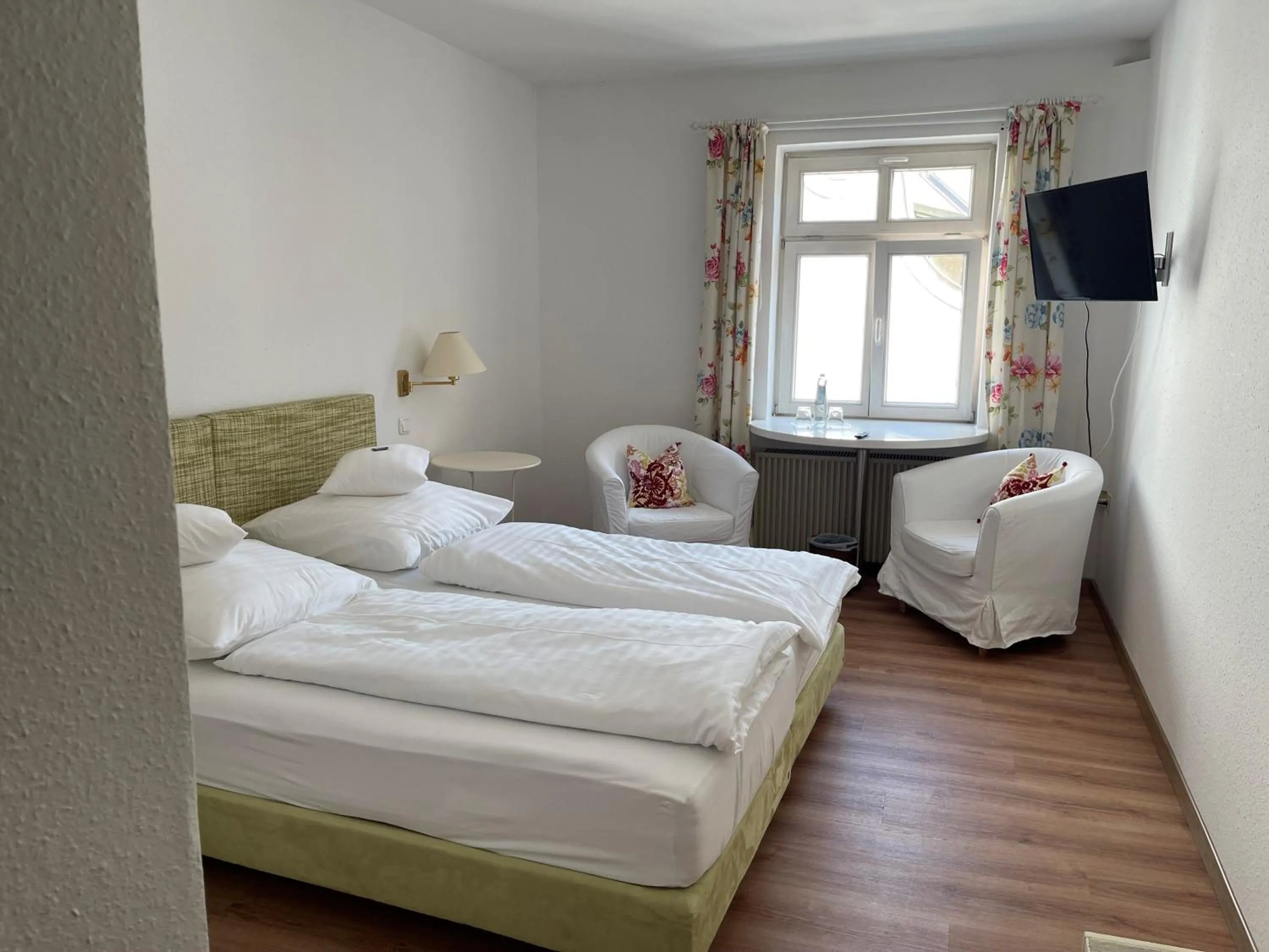 Bedroom, Bed in Hotel Jungbräu