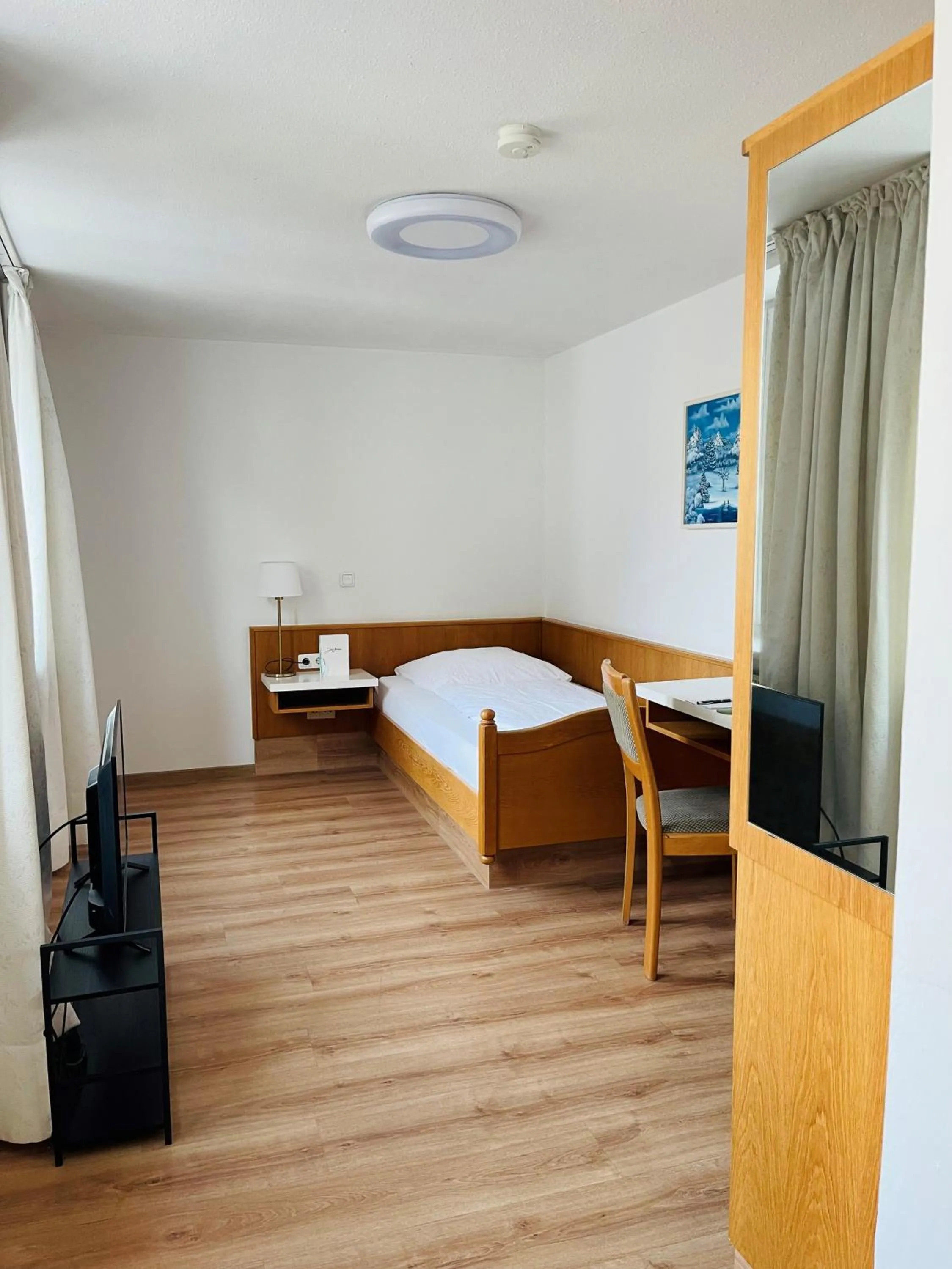 Photo of the whole room, Bed in Hotel Jungbräu