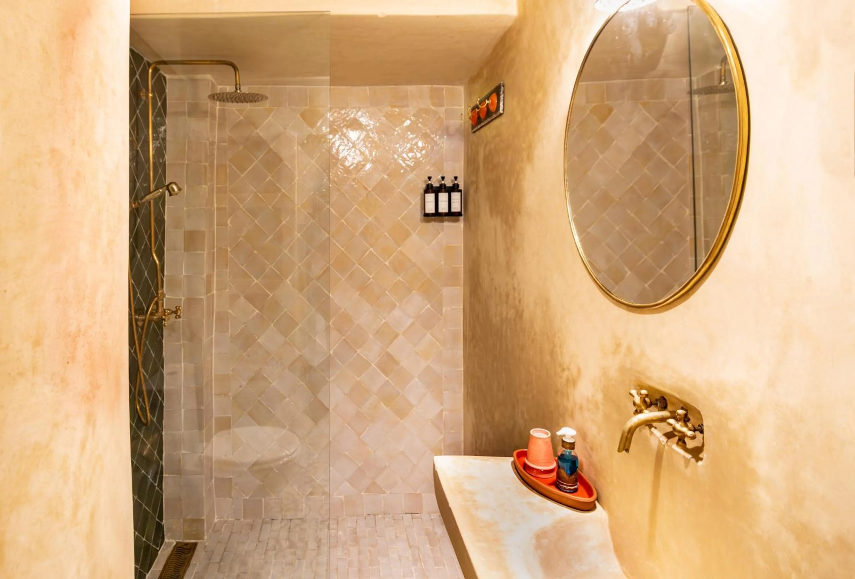 Shower in Riad Taghia