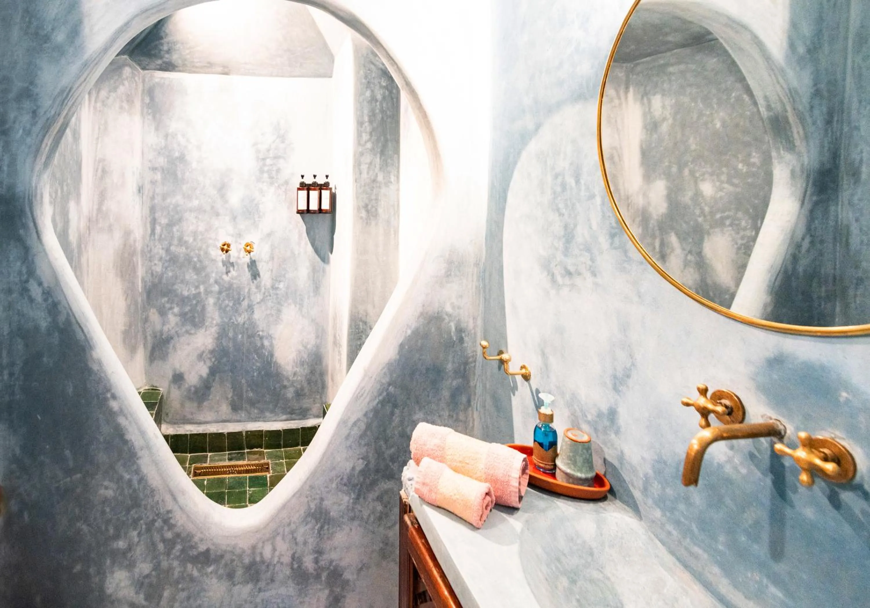 Shower in Riad Taghia