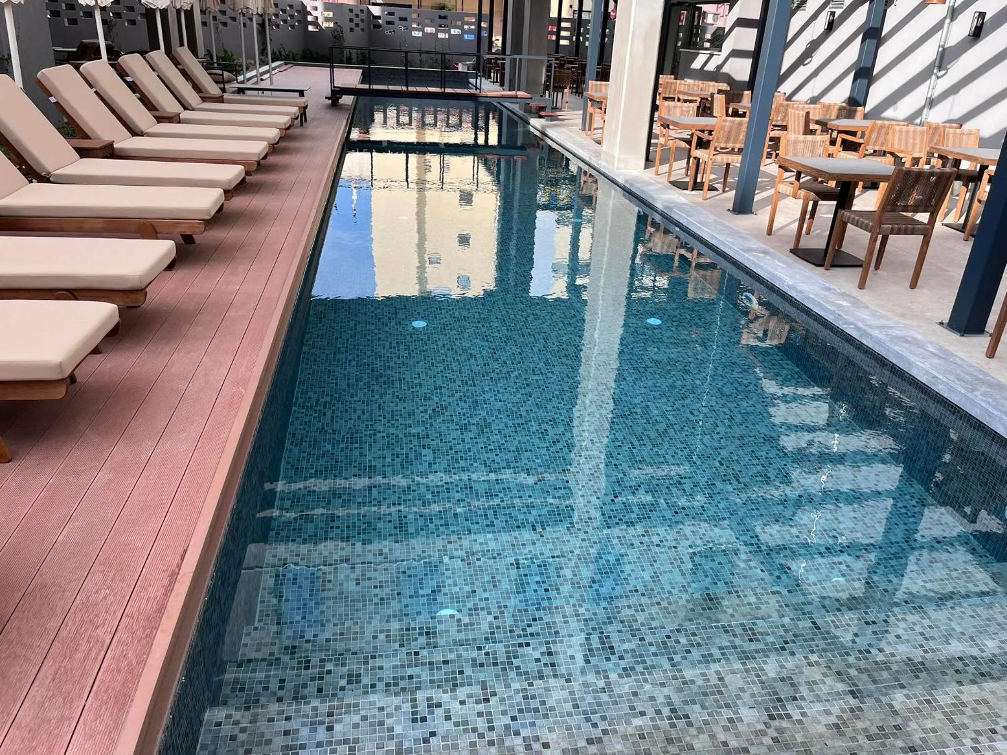 Swimming pool in Magnes Hotel