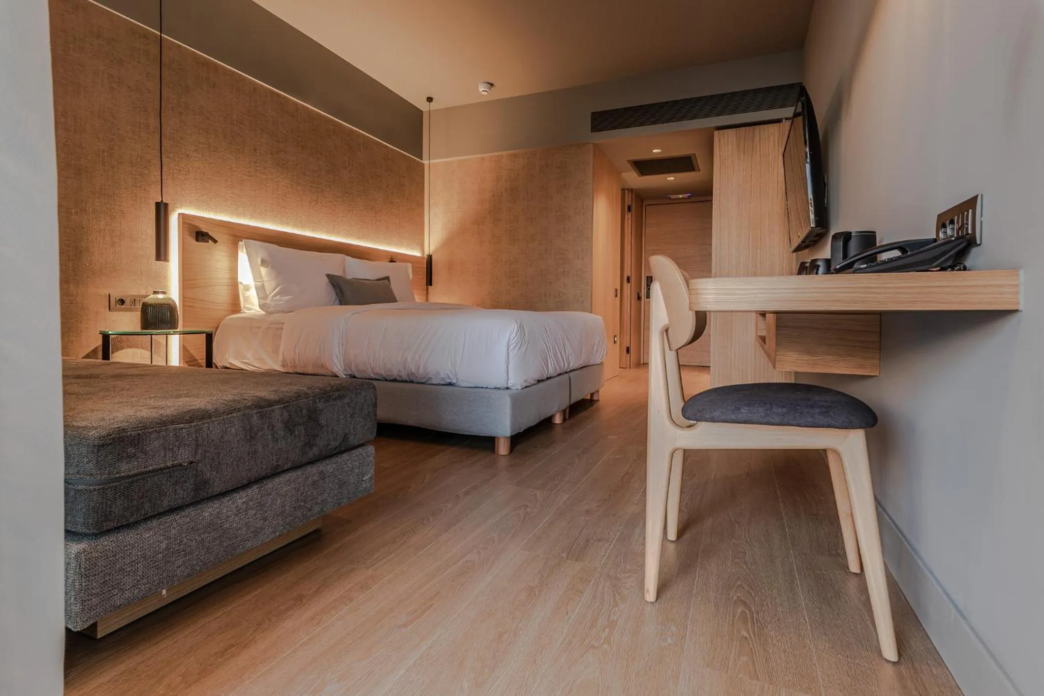 Photo of the whole room, Bed in Magnes Hotel