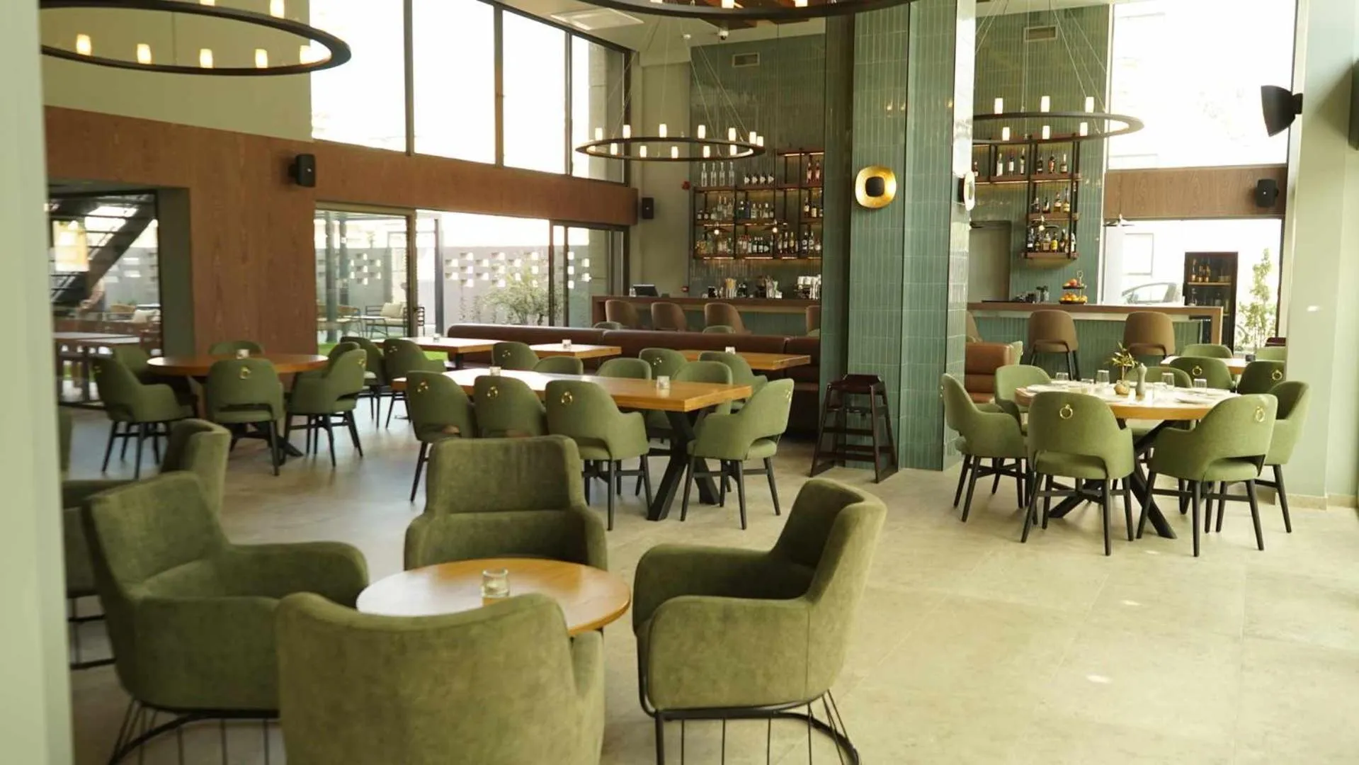 Restaurant/places to eat in Magnes Hotel