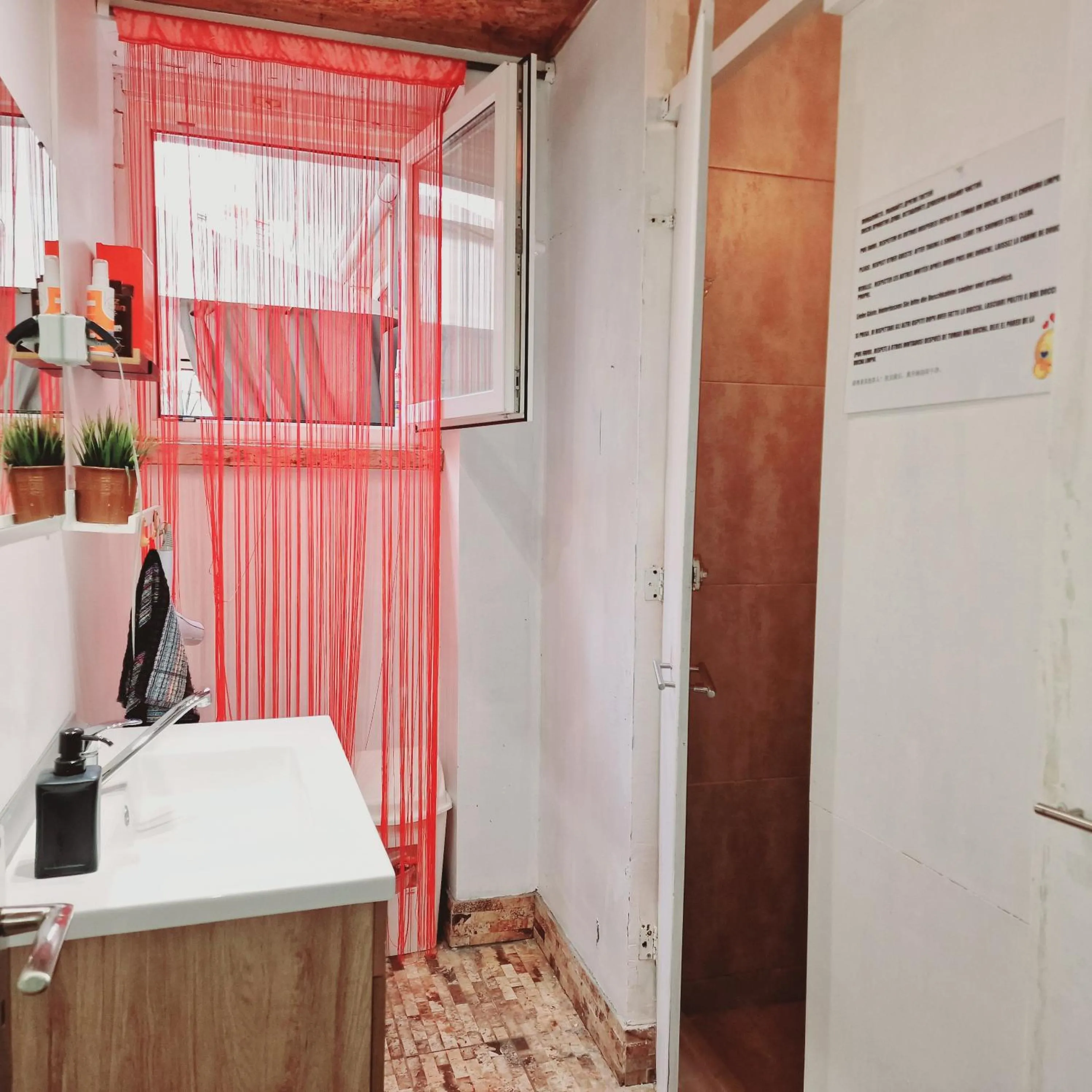 Shower in Mini Hostel in Lisbon