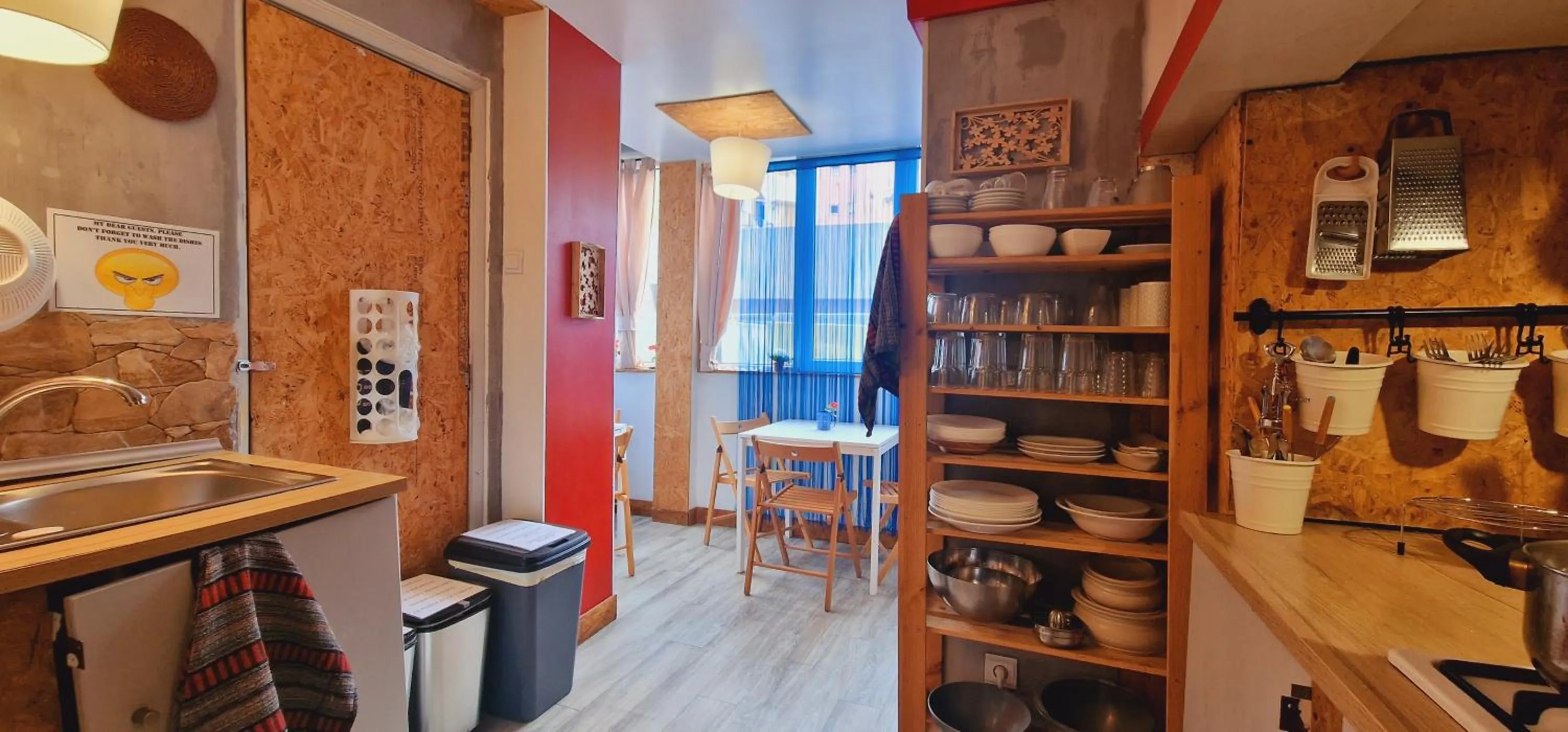 Dining area in Mini Hostel in Lisbon