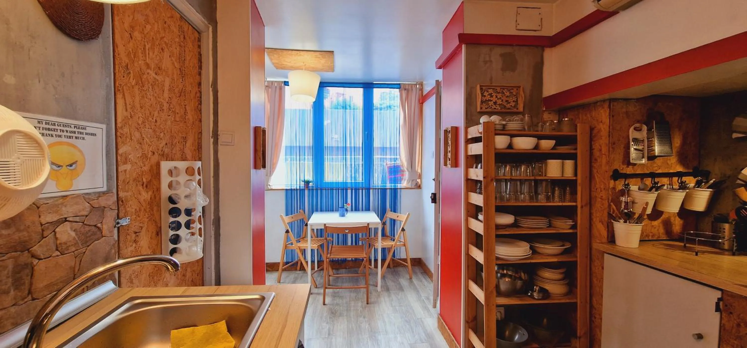 Dining area in Mini Hostel in Lisbon