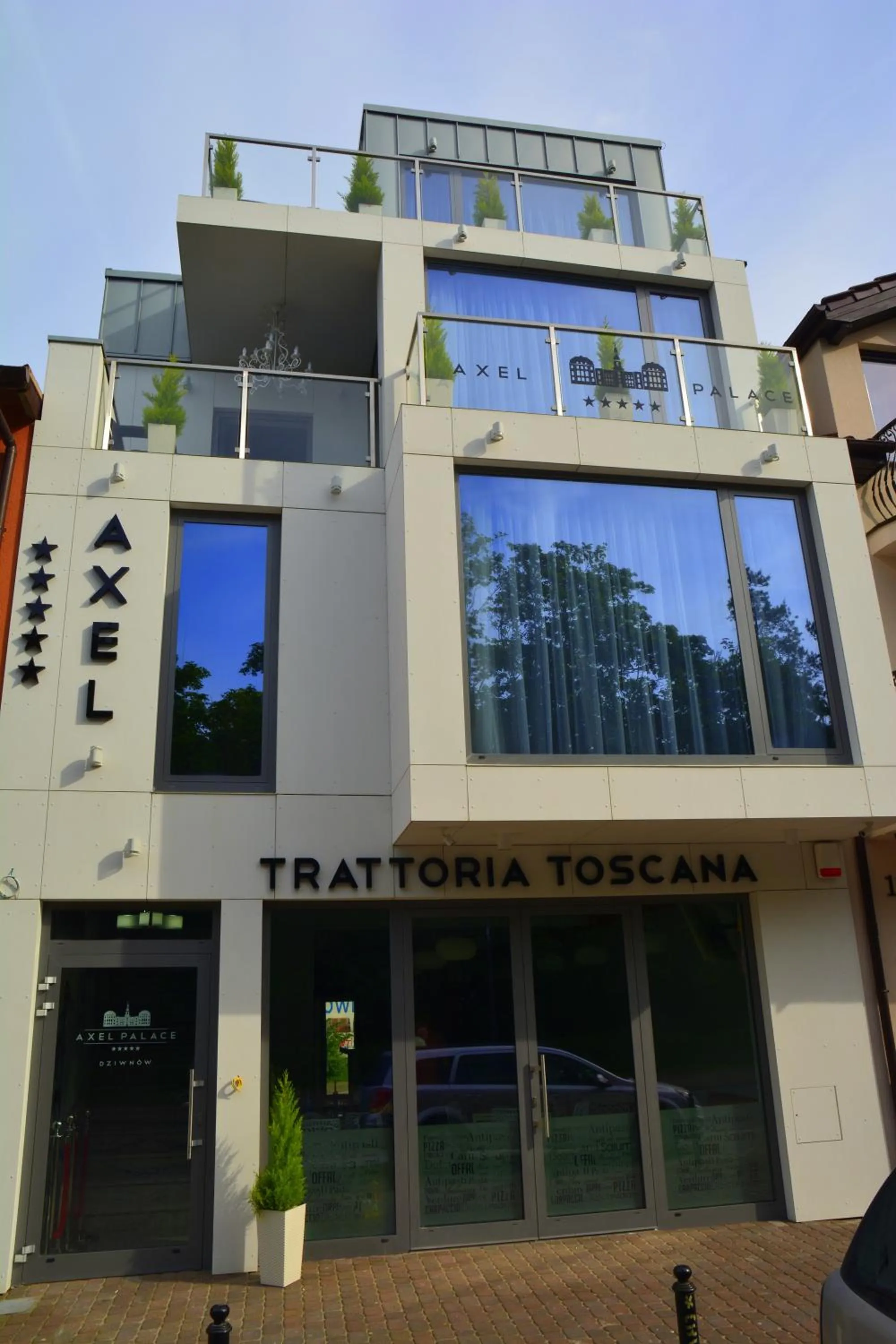 Facade/entrance in Alex Palace