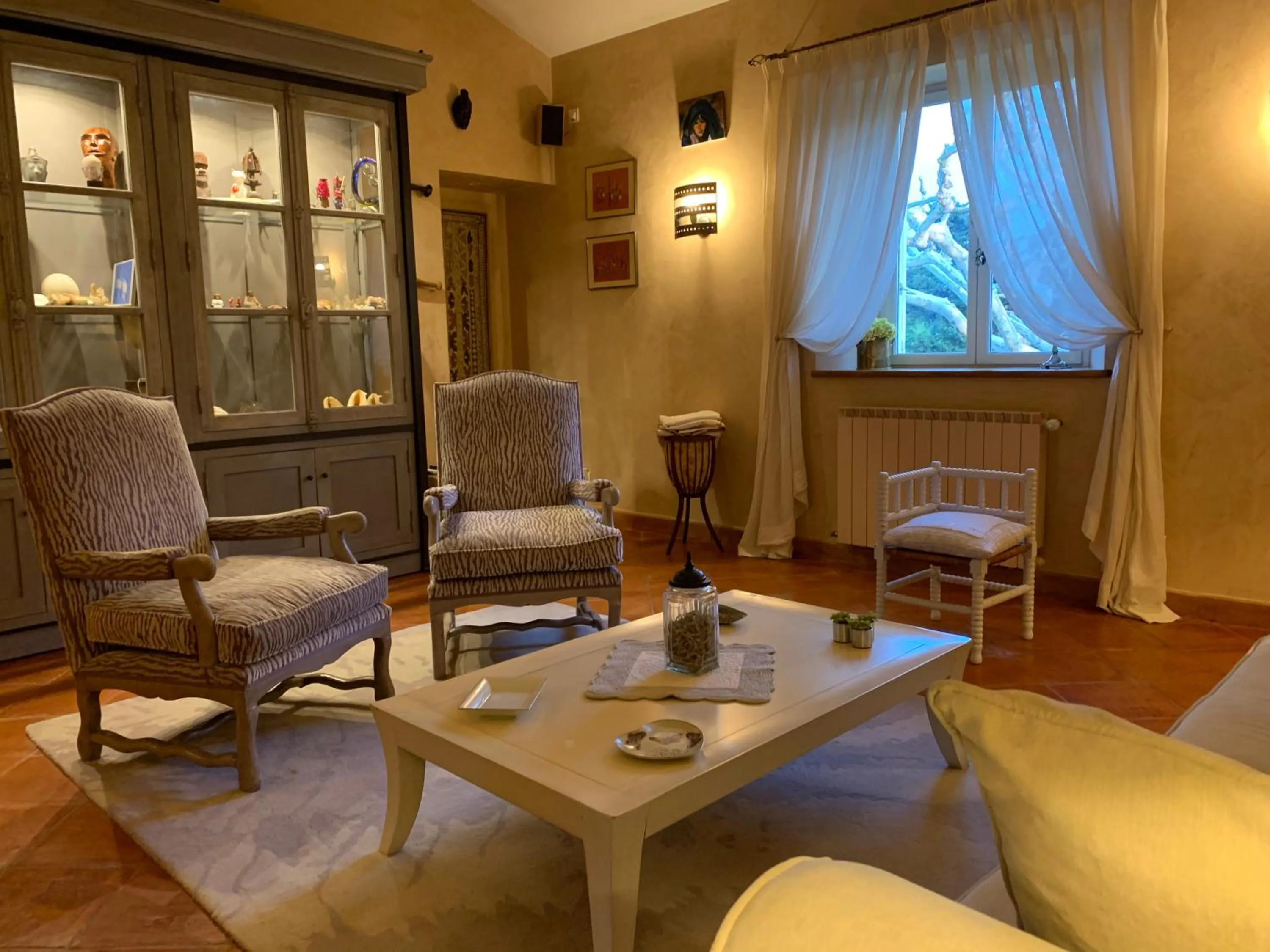 Communal lounge/ TV room in Mas de Chantounette