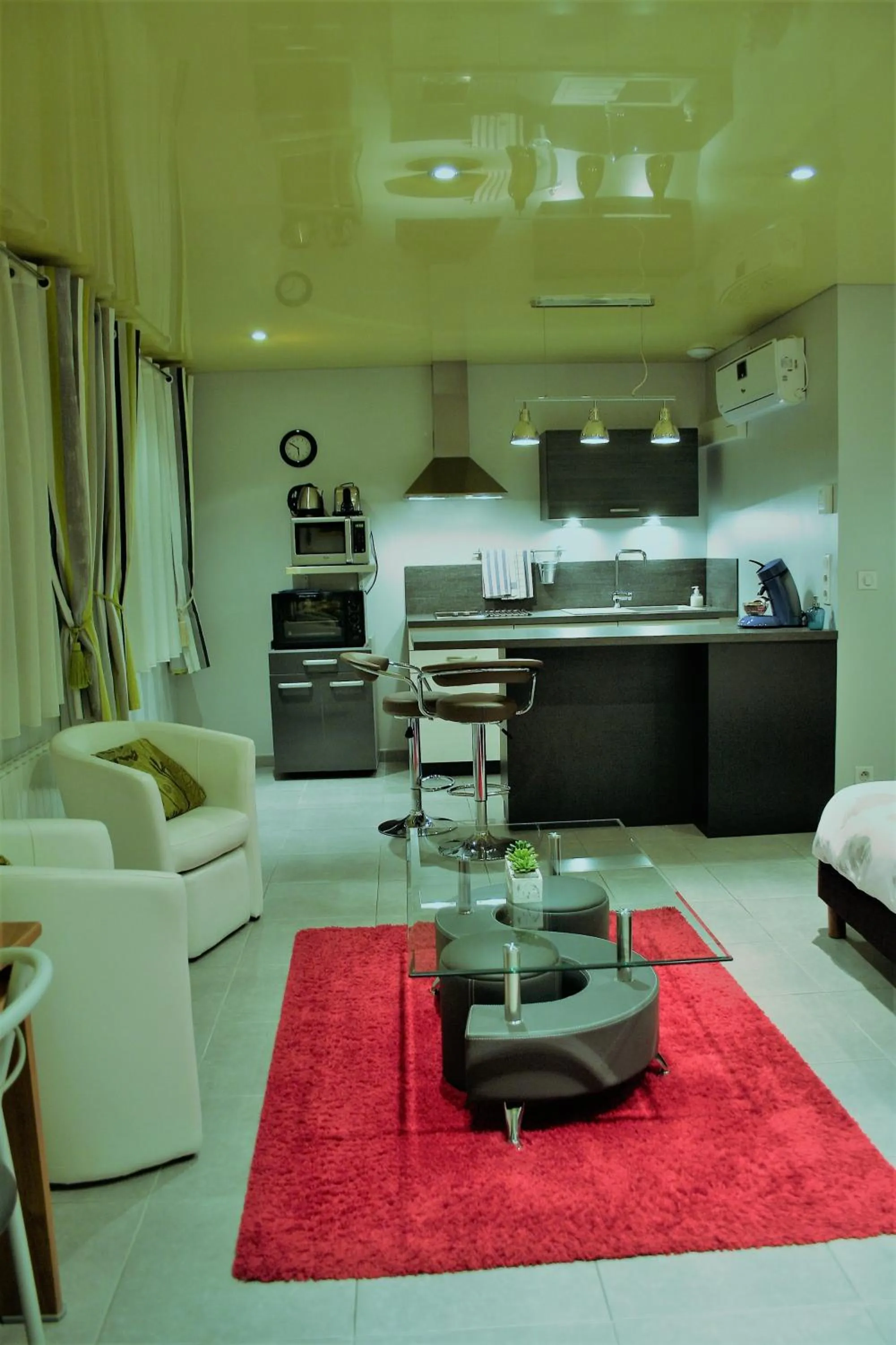 Decorative detail in Les Hellebores