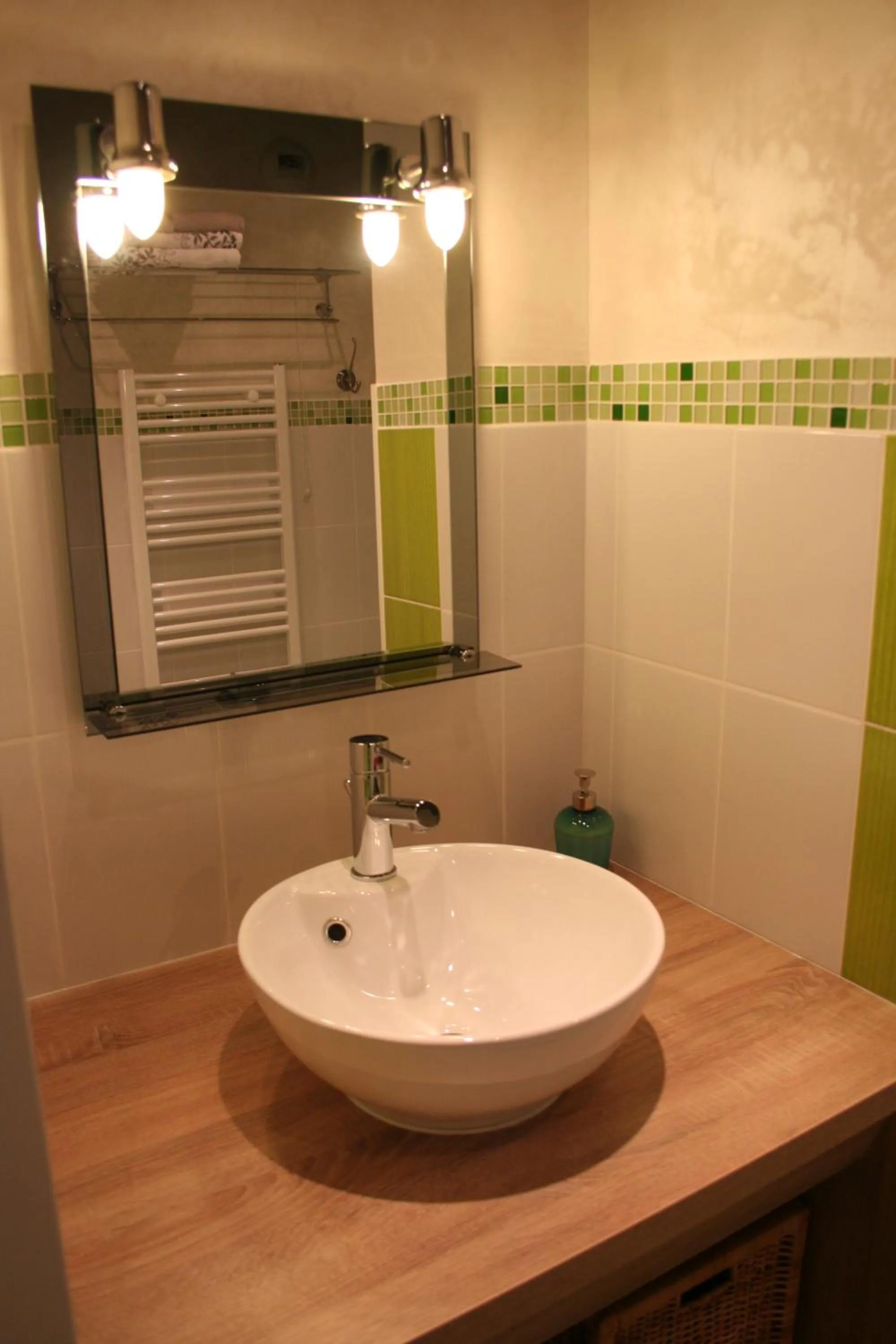 Decorative detail in Les Hellebores