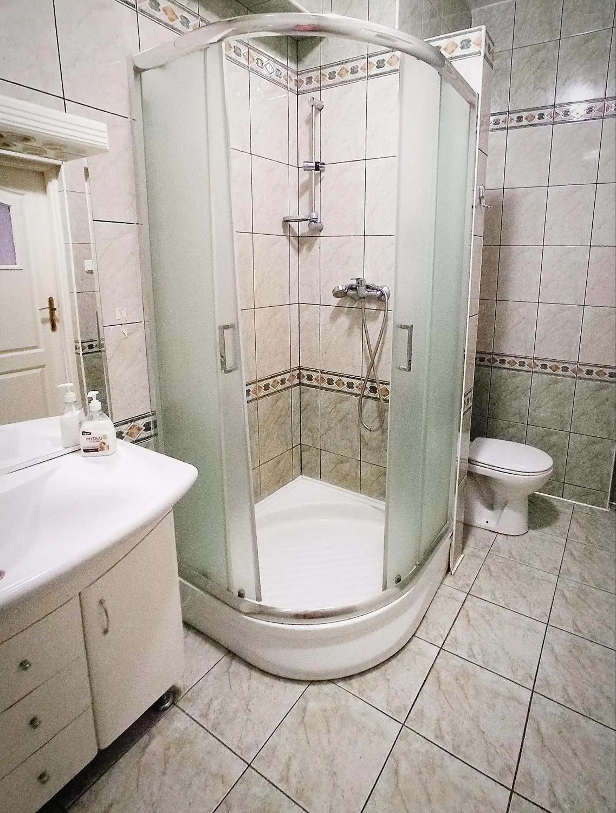 Triple Room with Private Bathroom in Ratuszowy Triple Room with Private Bathroom in Ratuszowy